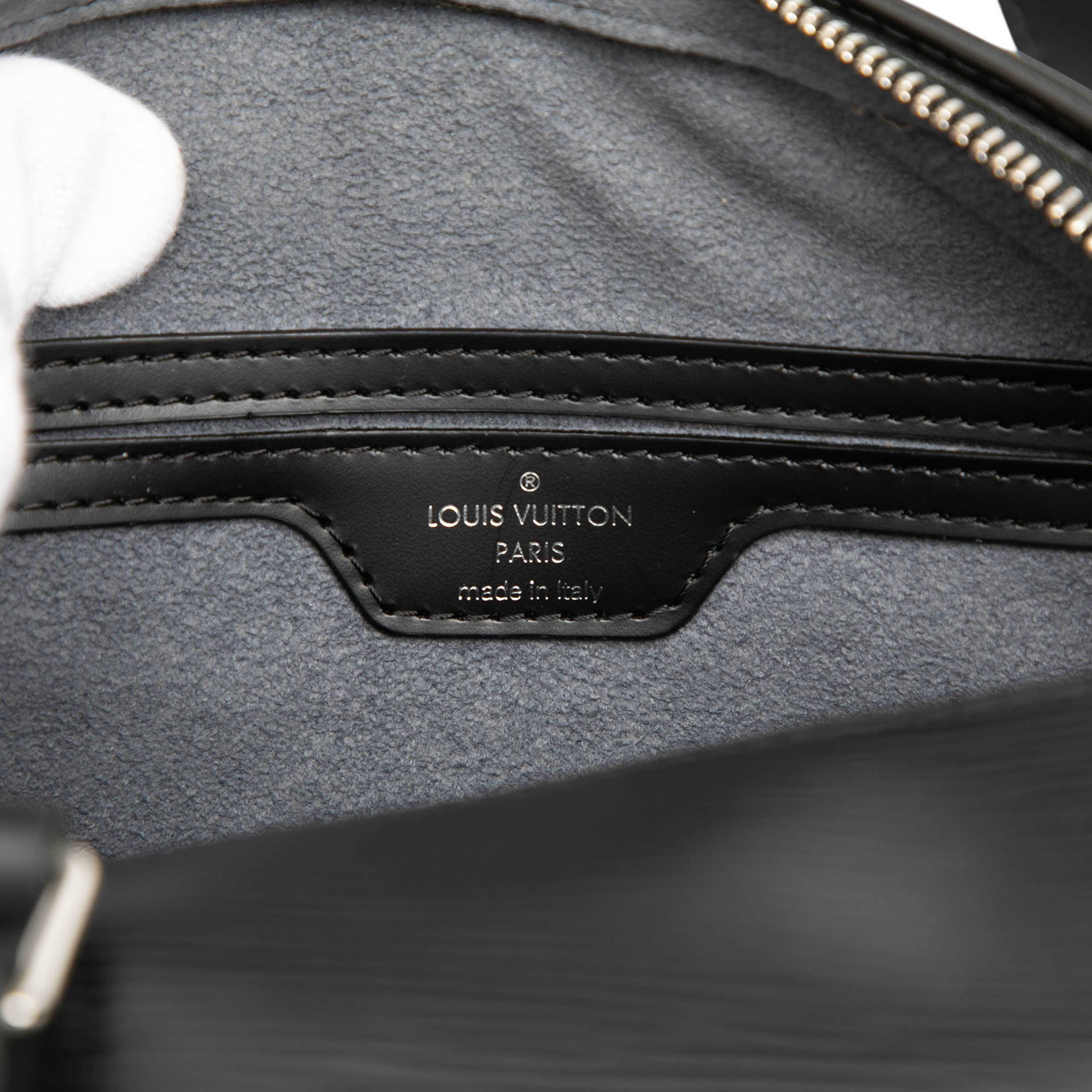 Louis Vuitton Epi Soufflot, från Luxclusif, i färgen svart. Klicka för att öppna bilden i stort format