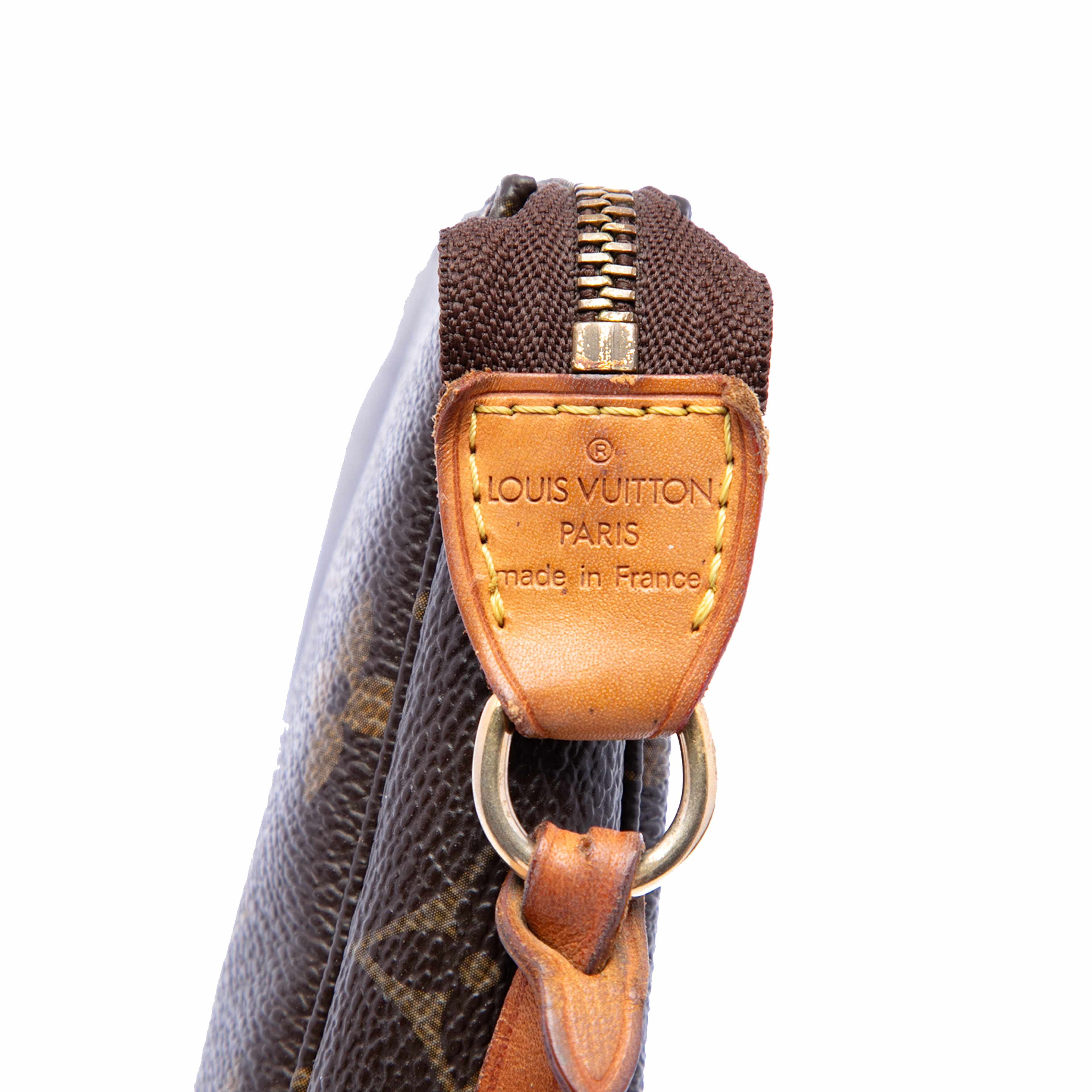 Louis Vuitton Monogram Pochette Accessoires, från Luxclusif, i färgen brown. Klicka för att öppna bilden i stort format