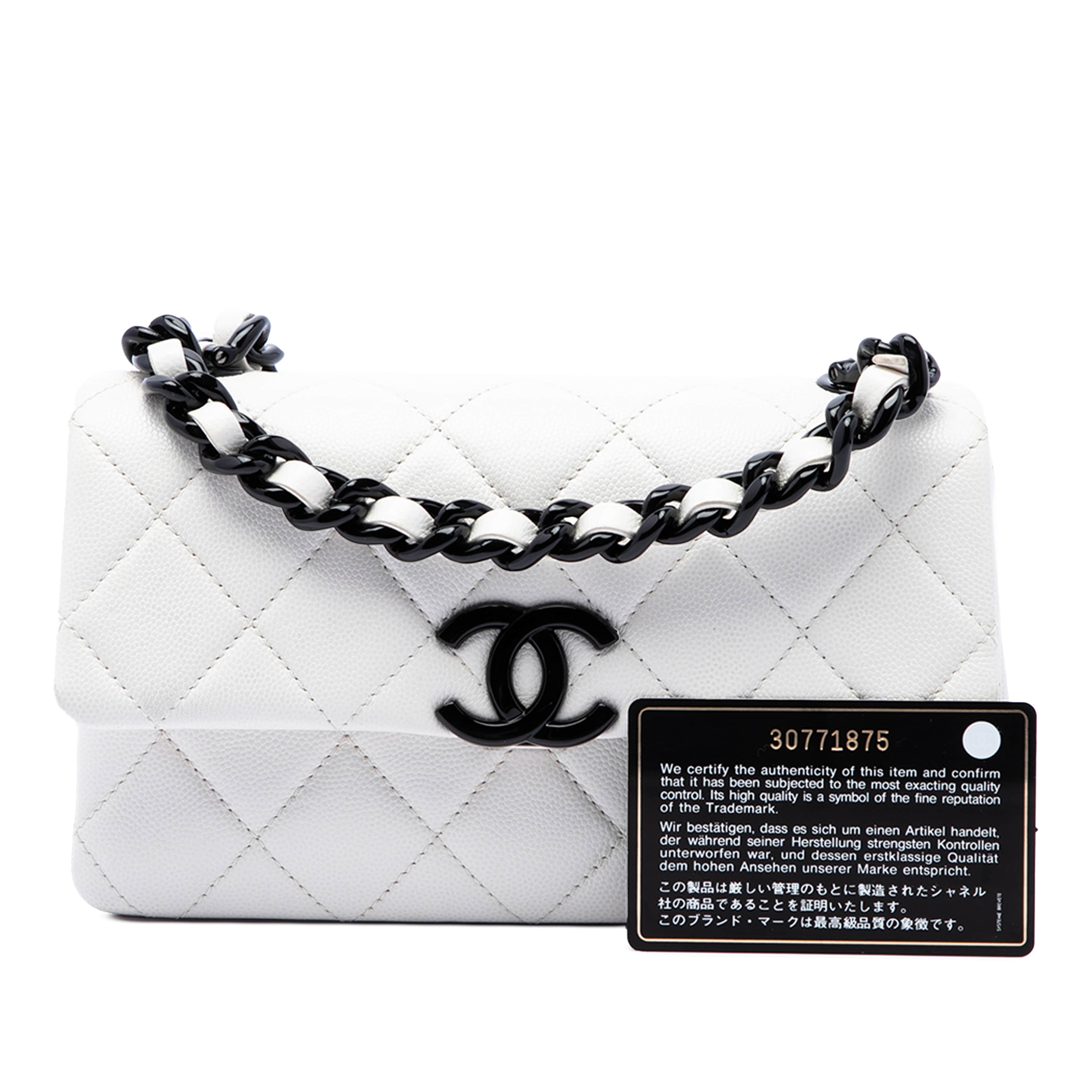 Chanel Small Quilted Caviar My Everything Flap, från Luxclusif, i färgen vit. Klicka för att öppna bilden i stort format