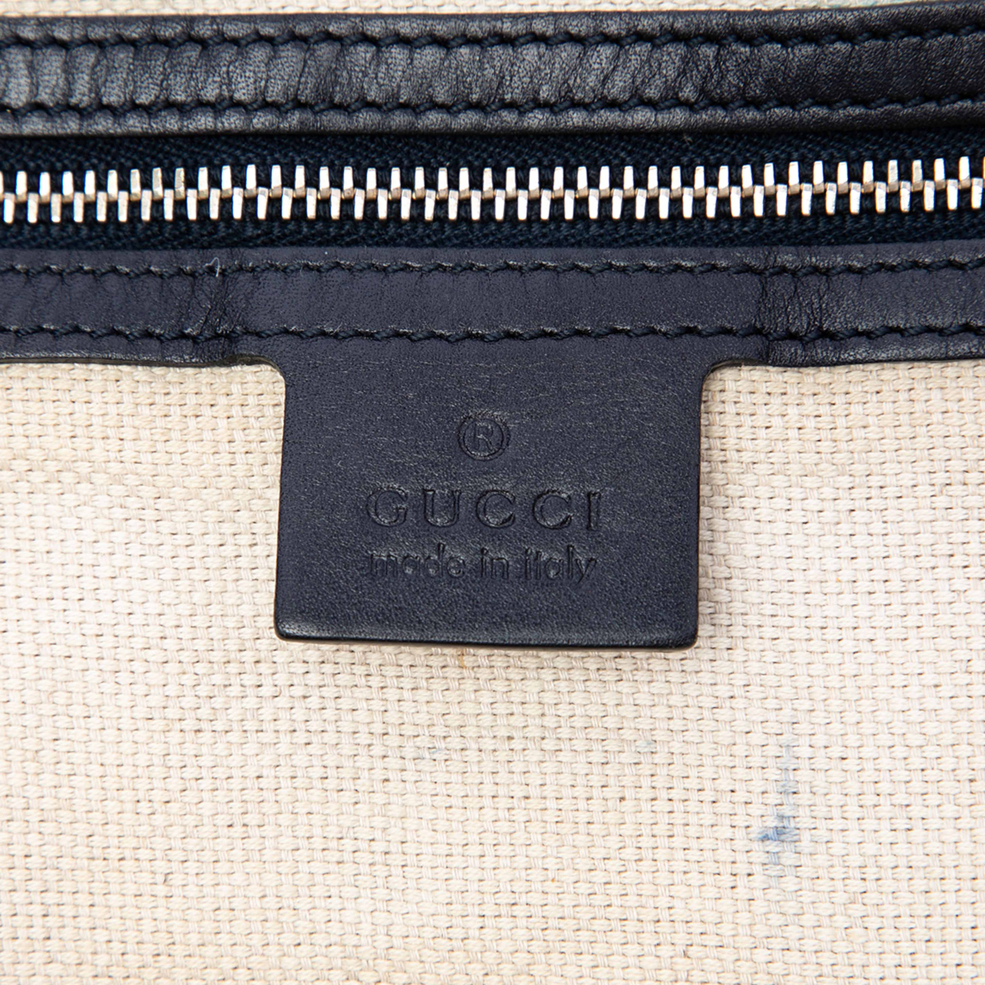 Gucci Medium Gg Canvas Brick Lane Tote, från Luxclusif, i färgen beige. Klicka för att öppna bilden i stort format