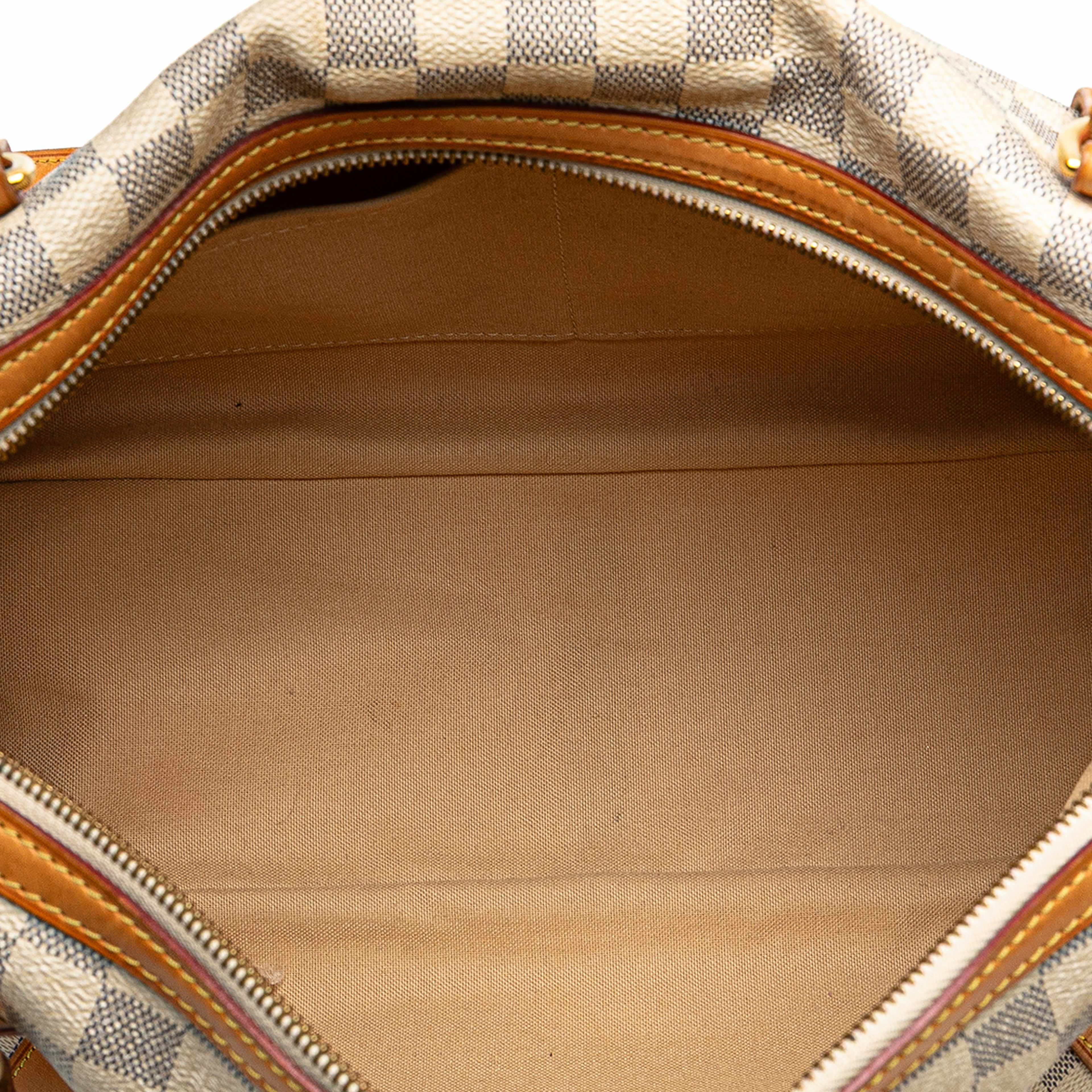 Louis Vuitton Damier Azur Stresa Pm, från Luxclusif, i färgen white. Klicka för att öppna bilden i stort format