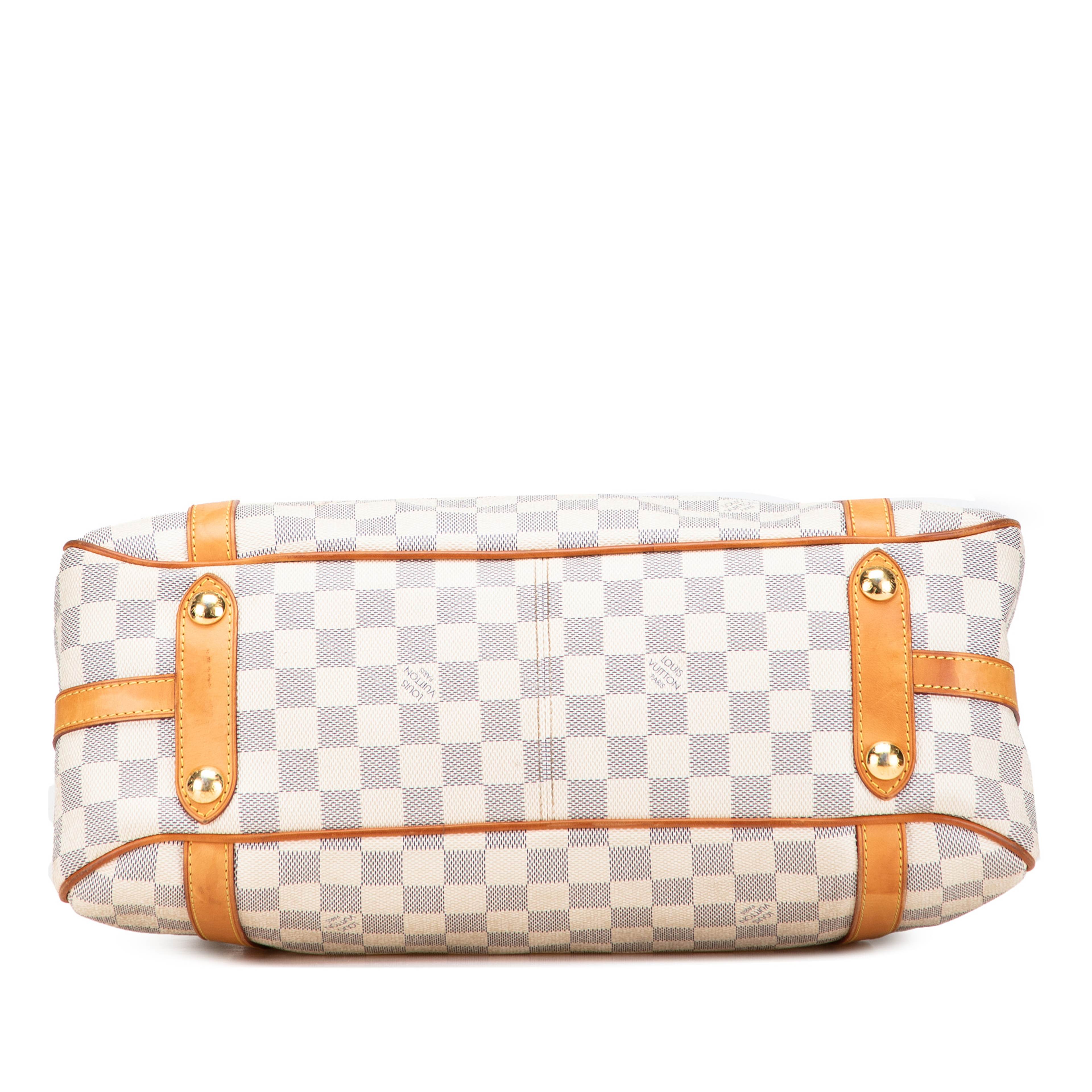 Louis Vuitton Damier Azur Stresa Pm, från Luxclusif, i färgen white. Klicka för att öppna bilden i stort format