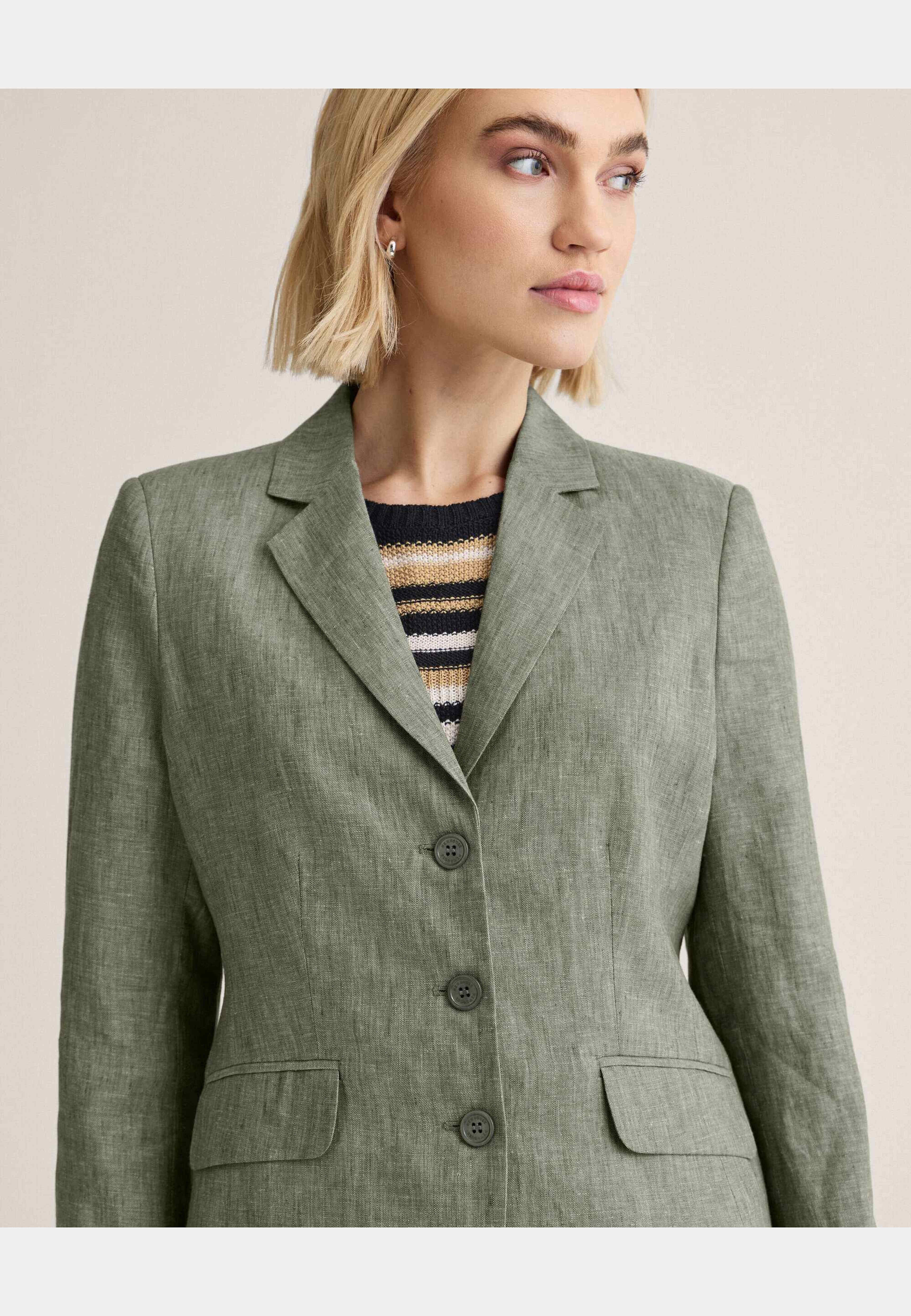 Amanda Linen Blazer, från Newhouse, i färgen grön. Klicka för att öppna bilden i stort format