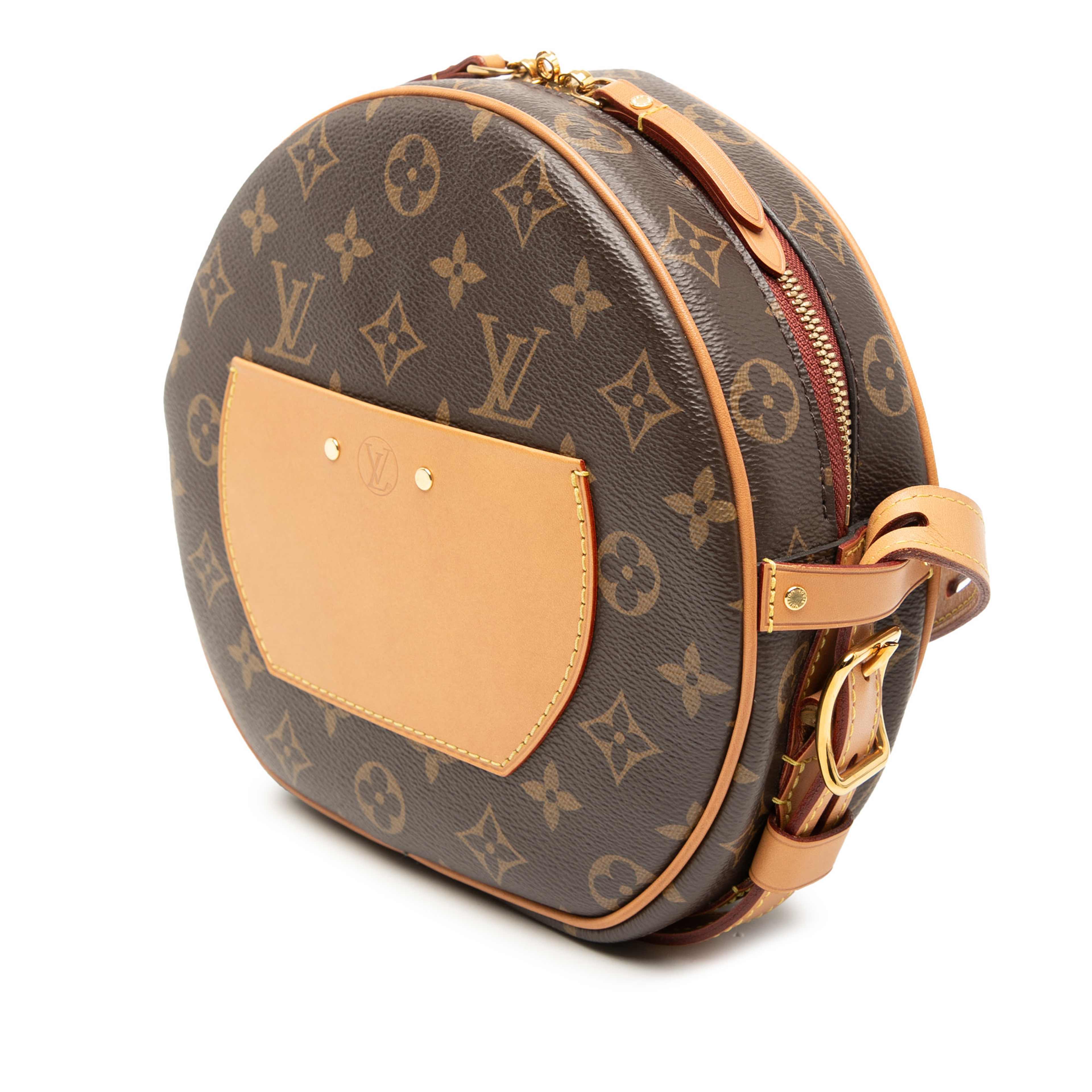 Louis Vuitton Monogram Boite Chapeaux Souple Mm, från Luxclusif, i färgen brown. Klicka för att öppna bilden i stort format