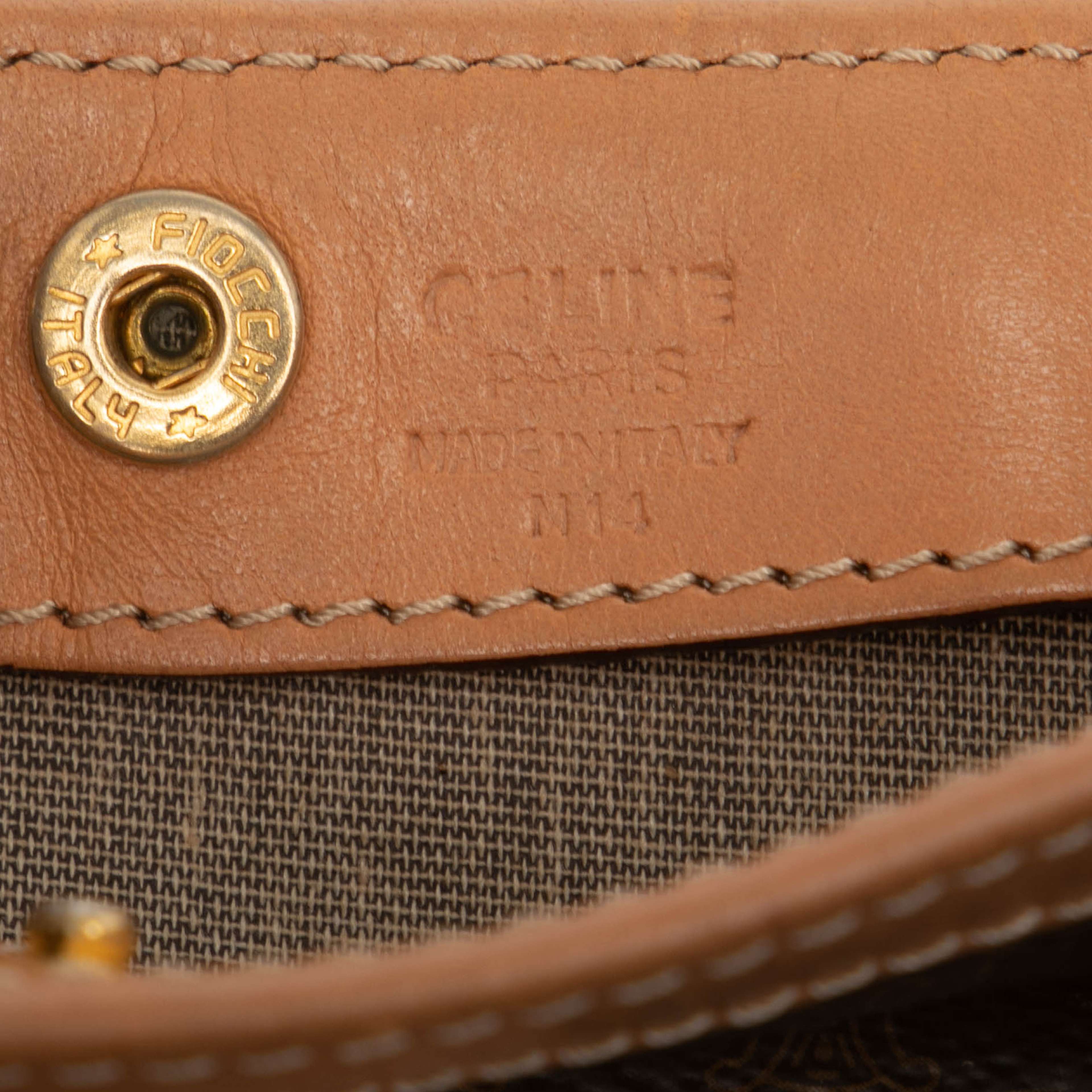 Celine Macadam Coated Canvas Tote, från Luxclusif, i färgen brown. Klicka för att öppna bilden i stort format