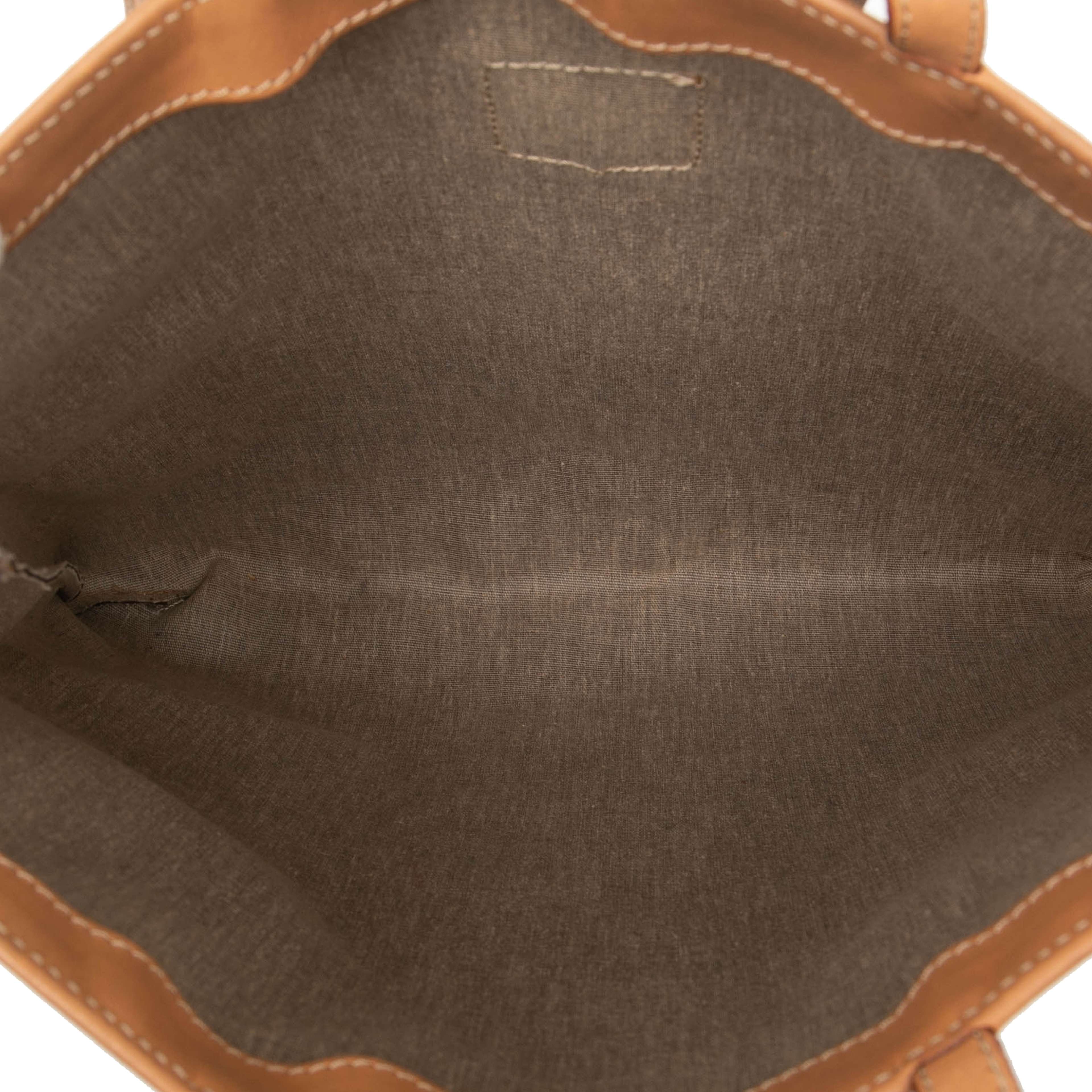 Celine Macadam Coated Canvas Tote, från Luxclusif, i färgen brown. Klicka för att öppna bilden i stort format