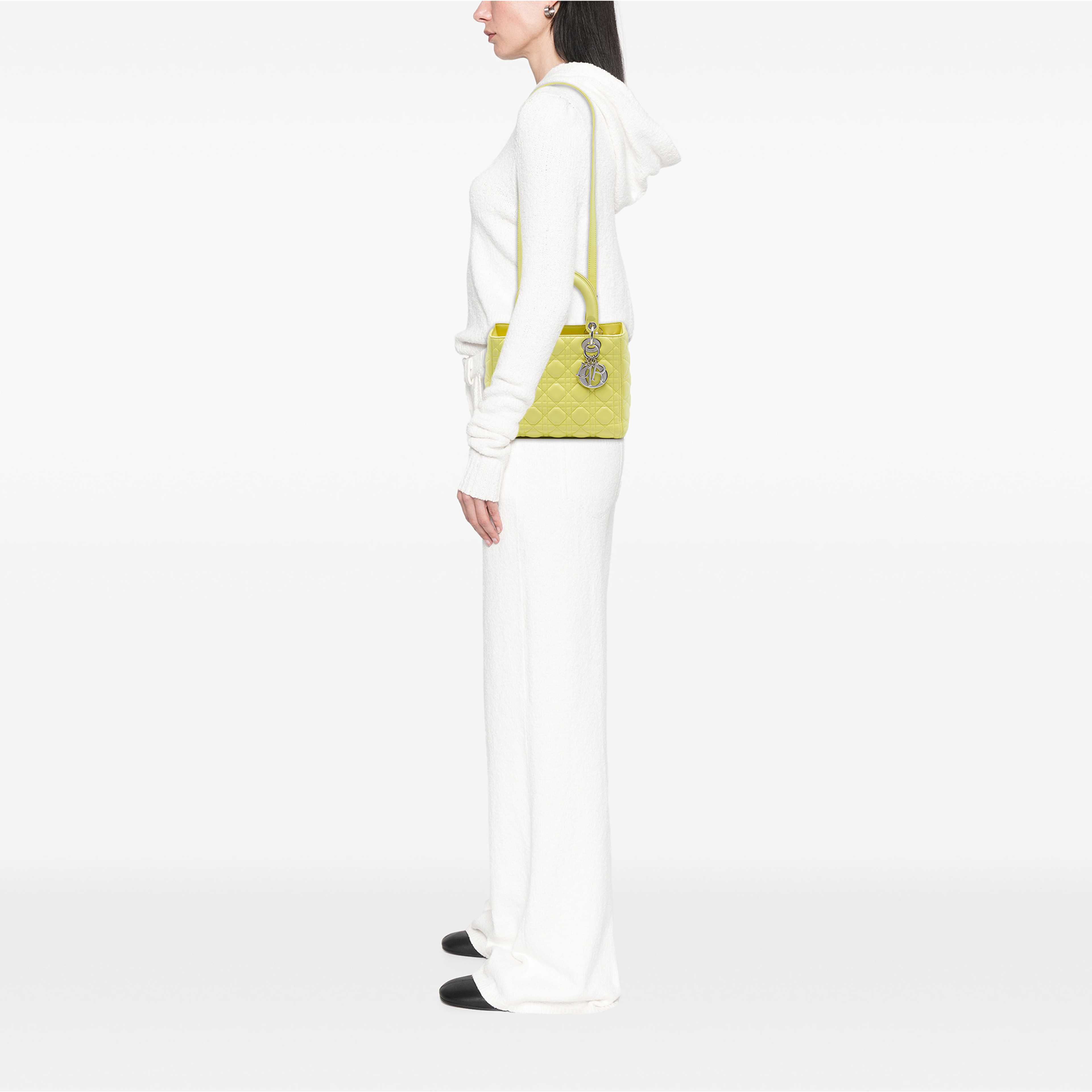 Dior Medium Lambskin Cannage Lady Dior, från Luxclusif, i färgen gul. Klicka för att öppna bilden i stort format