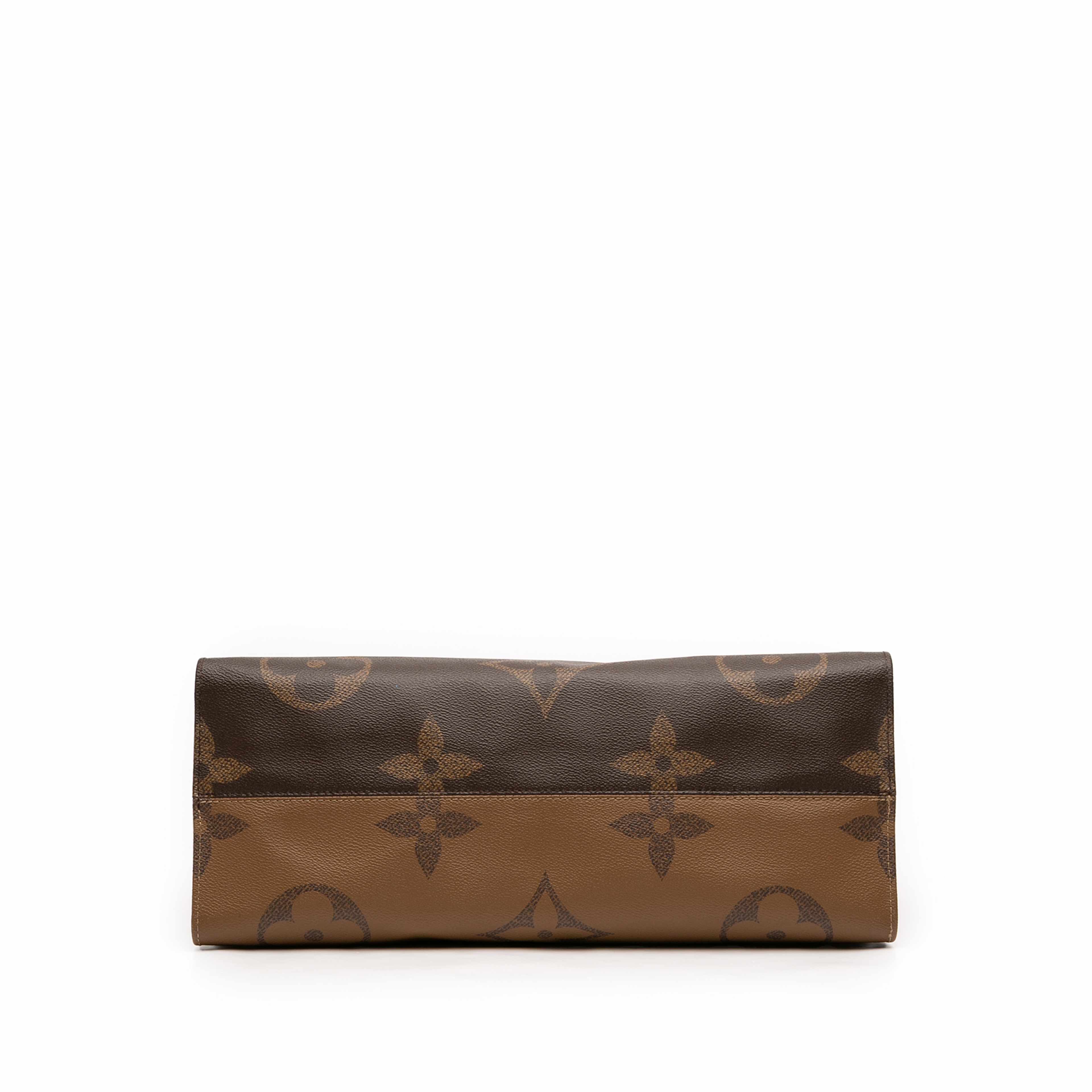 Louis Vuitton Monogram Reverse Giant Onthego Gm, från Luxclusif, i färgen brun. Klicka för att öppna bilden i stort format