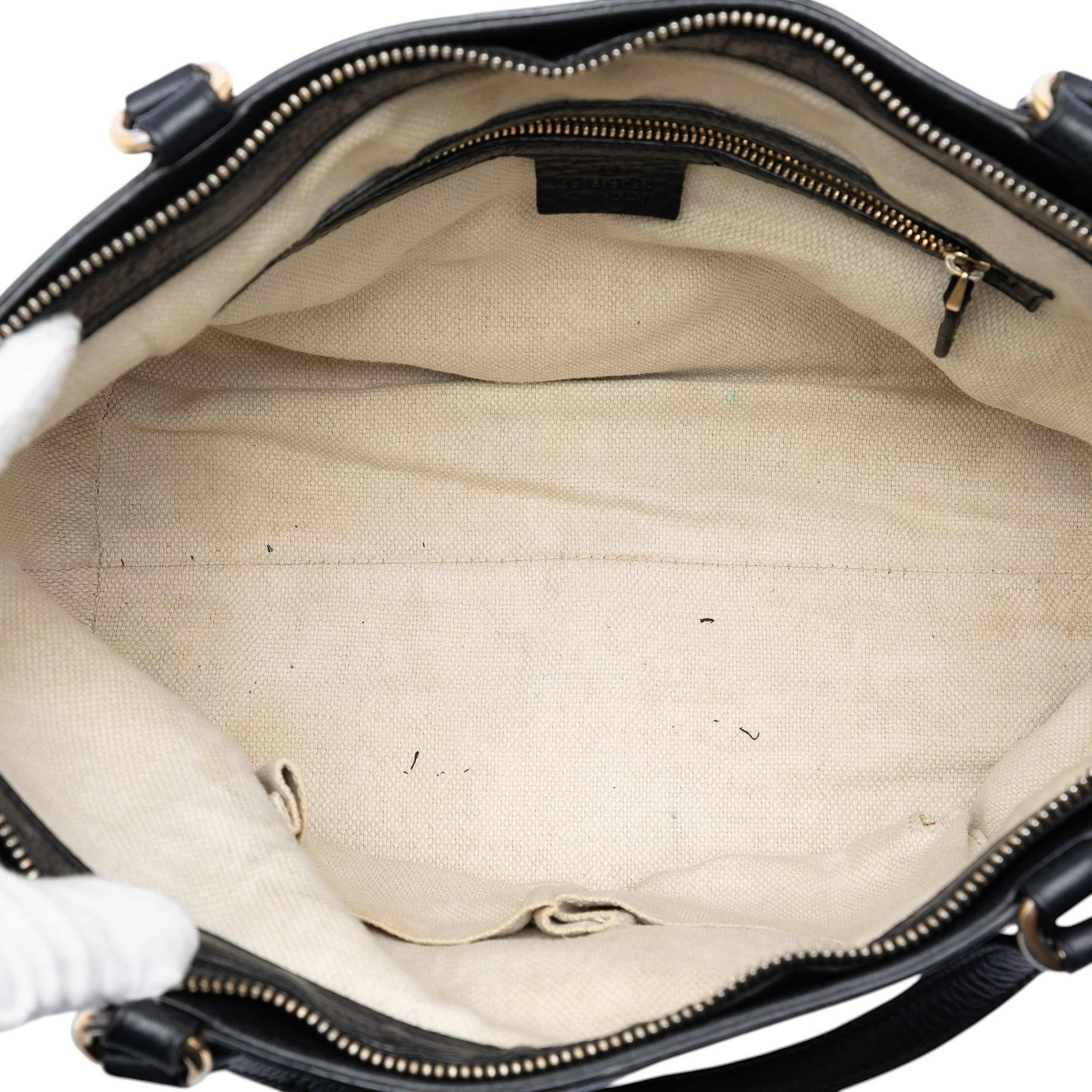 Gucci Small Calfskin Soho Cellarius Satchel, från Luxclusif, i färgen black. Klicka för att öppna bilden i stort format