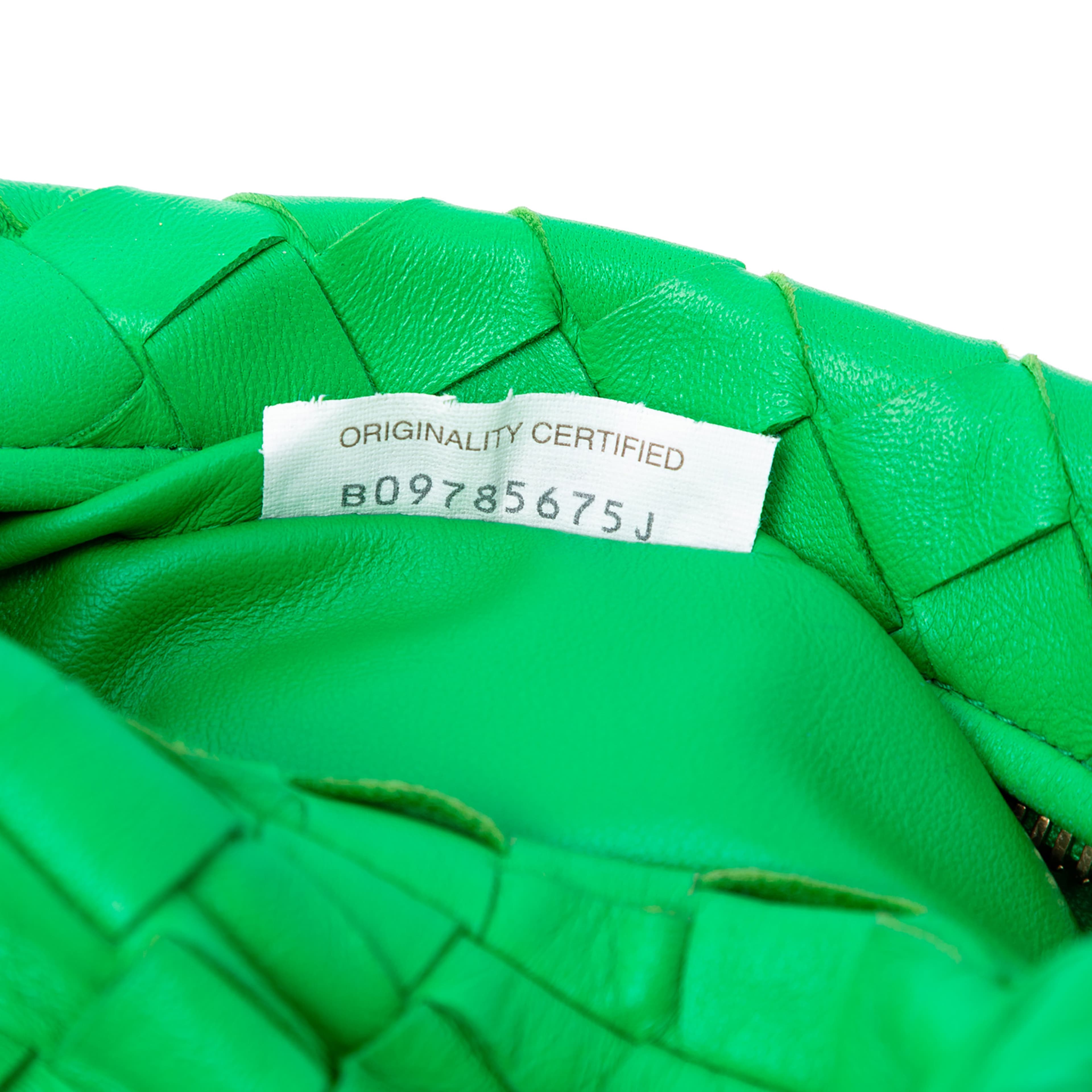 Bottega Veneta Mini Nappa Intrecciato Jodie, från Luxclusif, i färgen green. Klicka för att öppna bilden i stort format