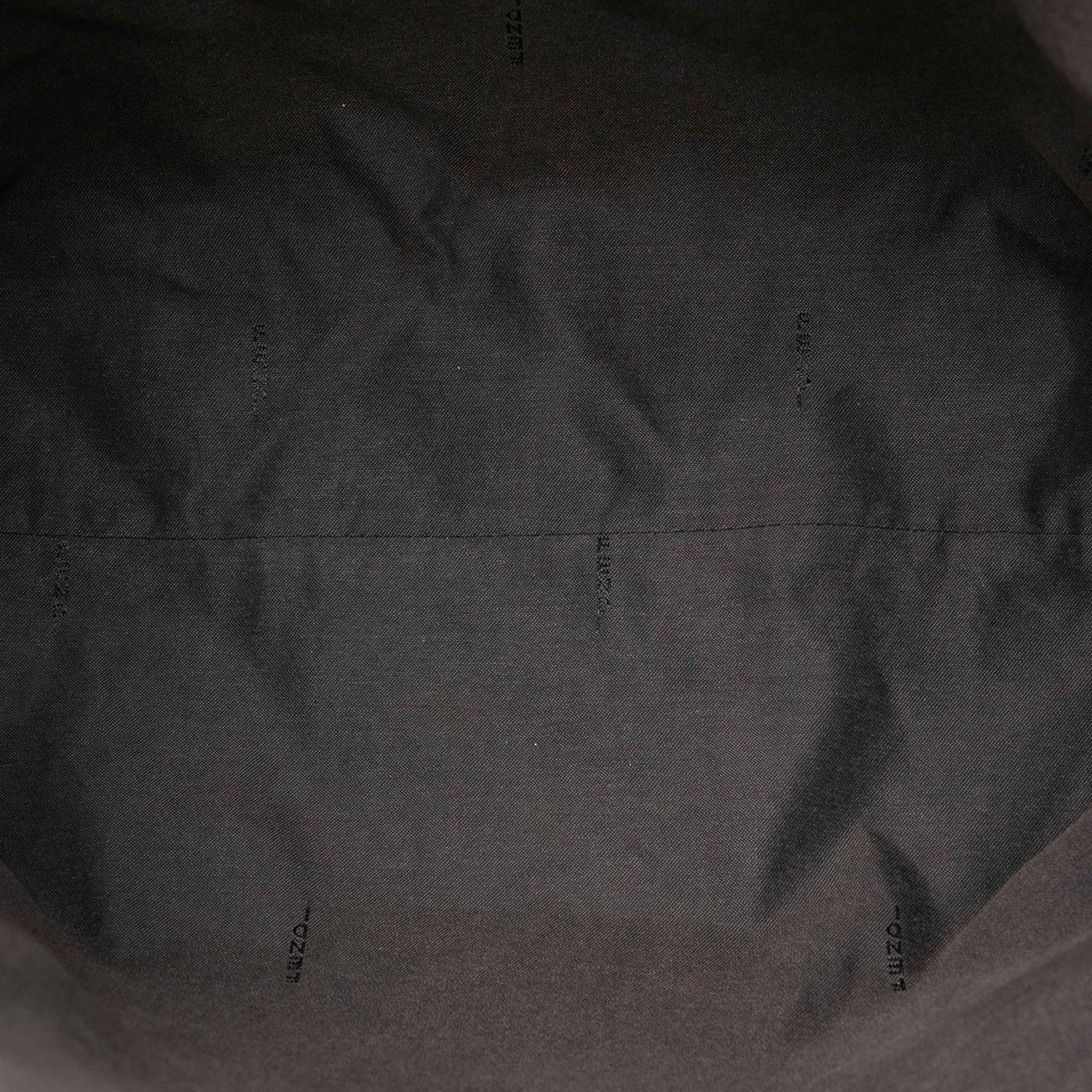 Fendi Zucca Canvas Vertical Shopping Tote, från Luxclusif, i färgen brown. Klicka för att öppna bilden i stort format