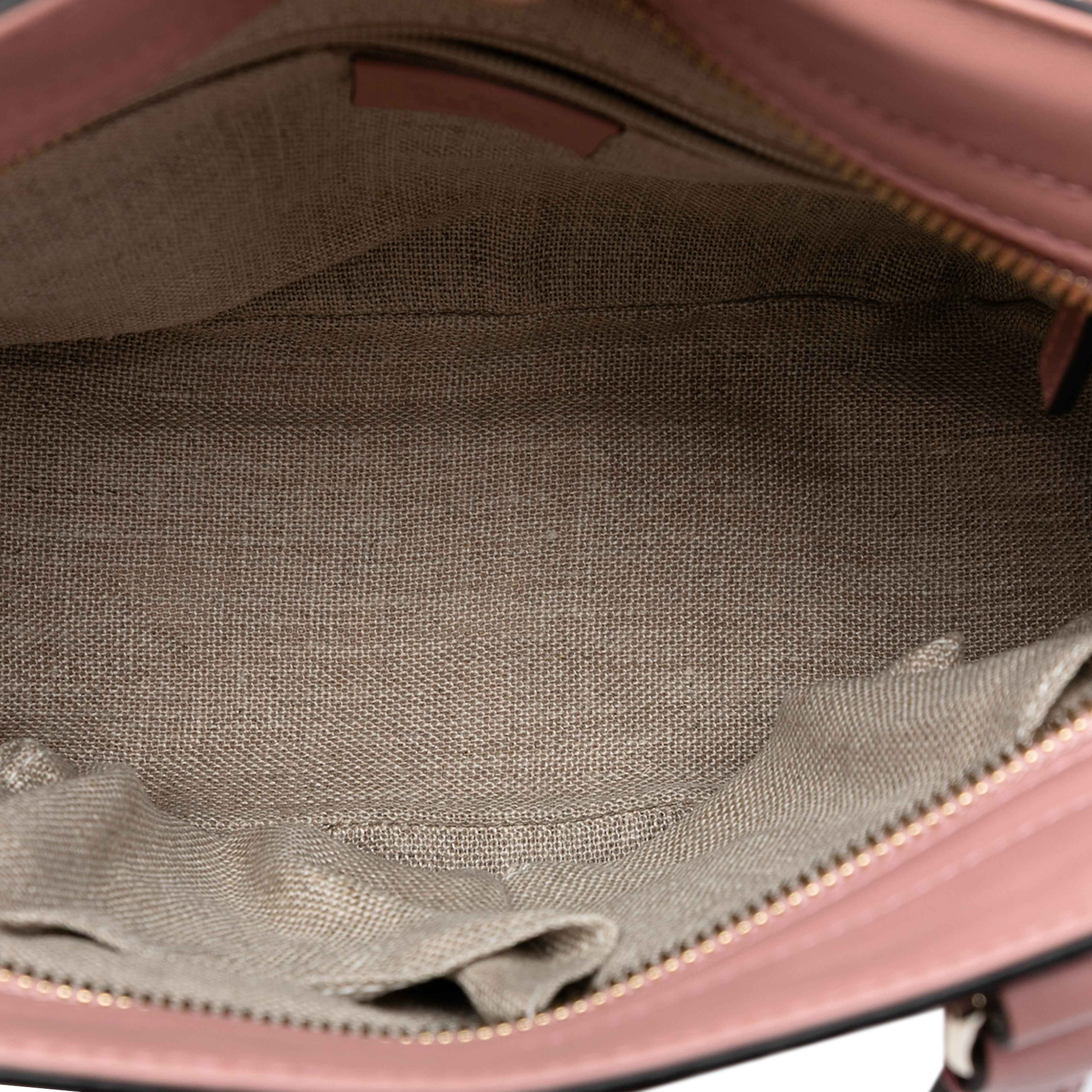 Gucci Small Microguccissima Bree Satchel, från Luxclusif, i färgen pink. Klicka för att öppna bilden i stort format