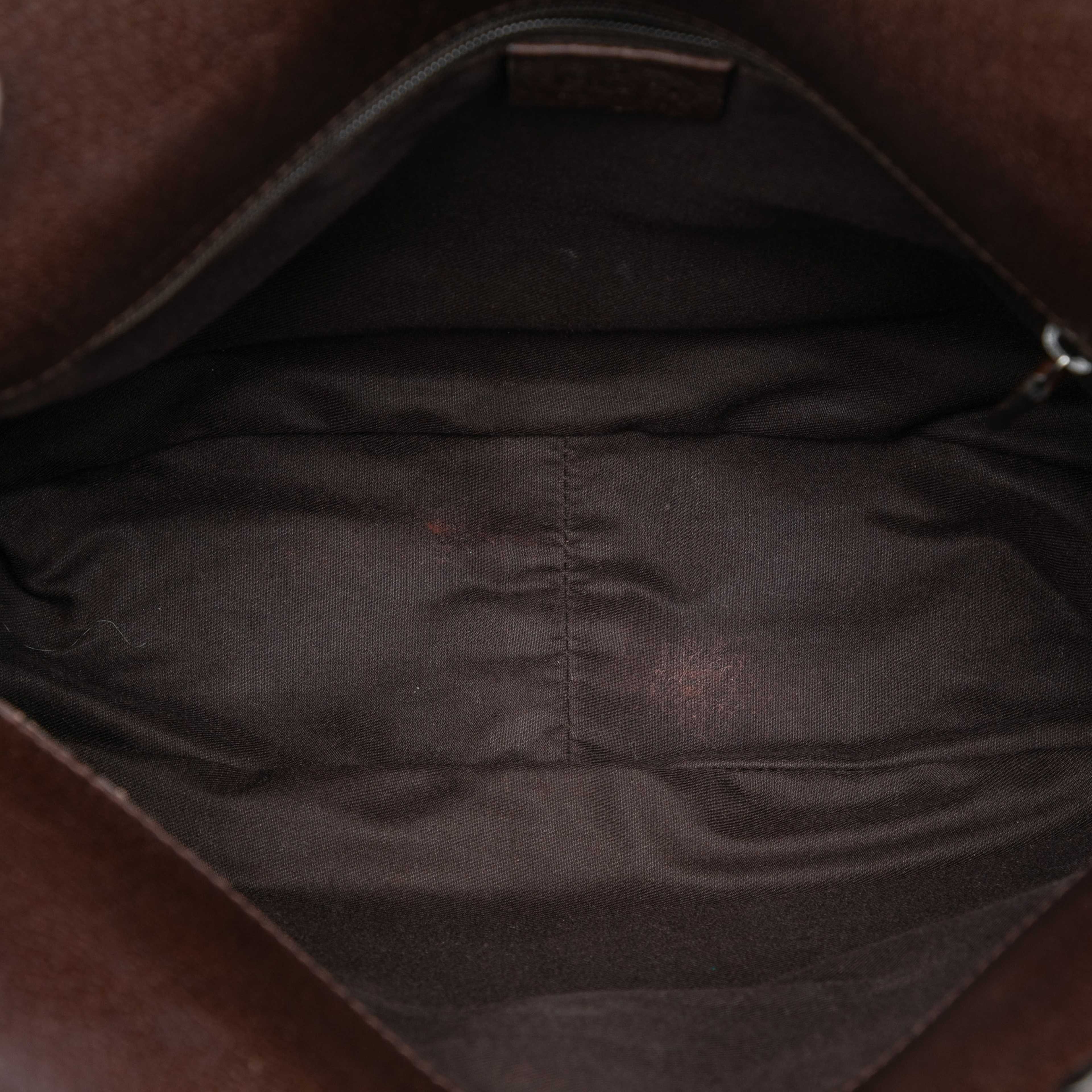 Gucci Gg Canvas Shoulder Bag, från Luxclusif, i färgen beige. Klicka för att öppna bilden i stort format