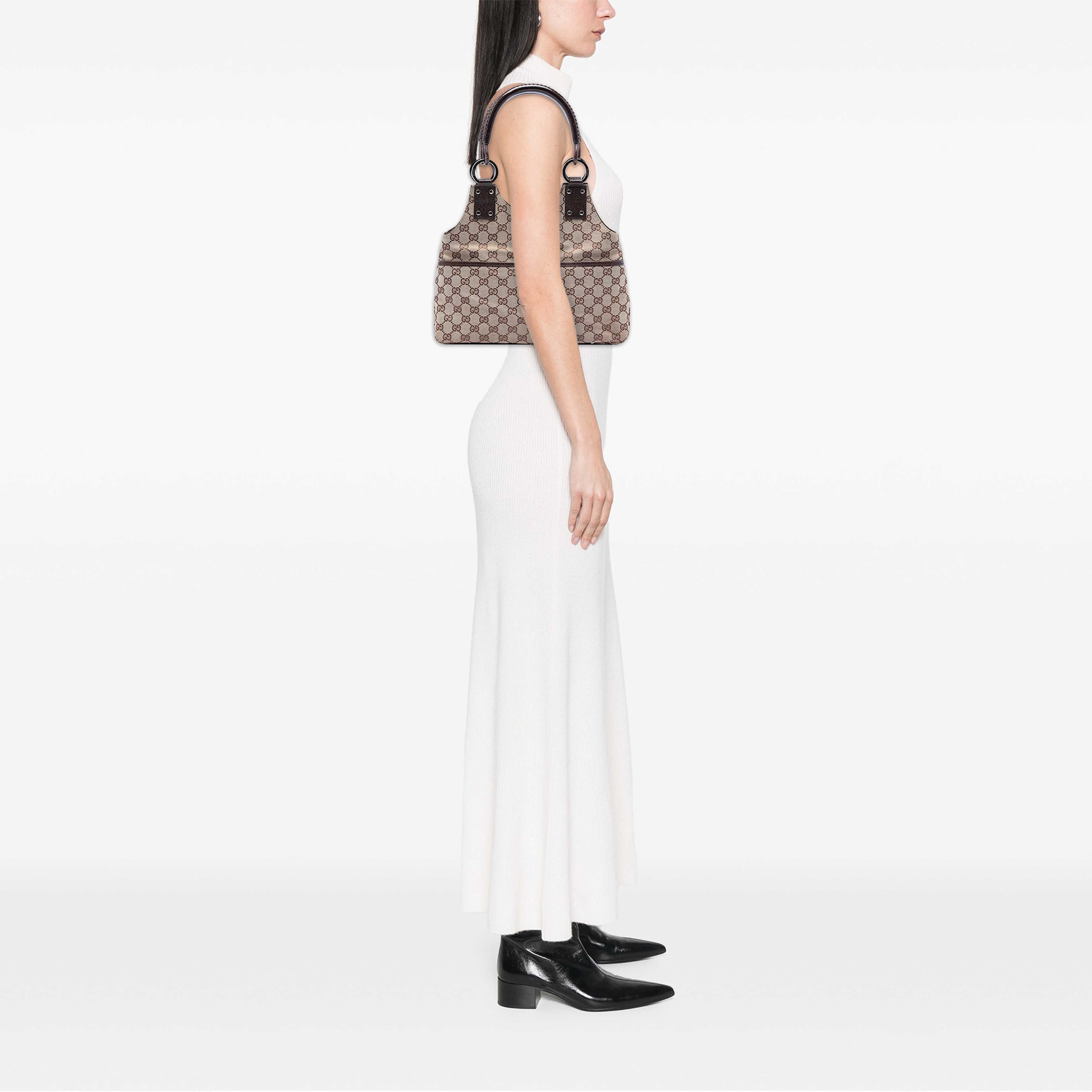 Gucci Gg Canvas Shoulder Bag, från Luxclusif, i färgen beige. Klicka för att öppna bilden i stort format