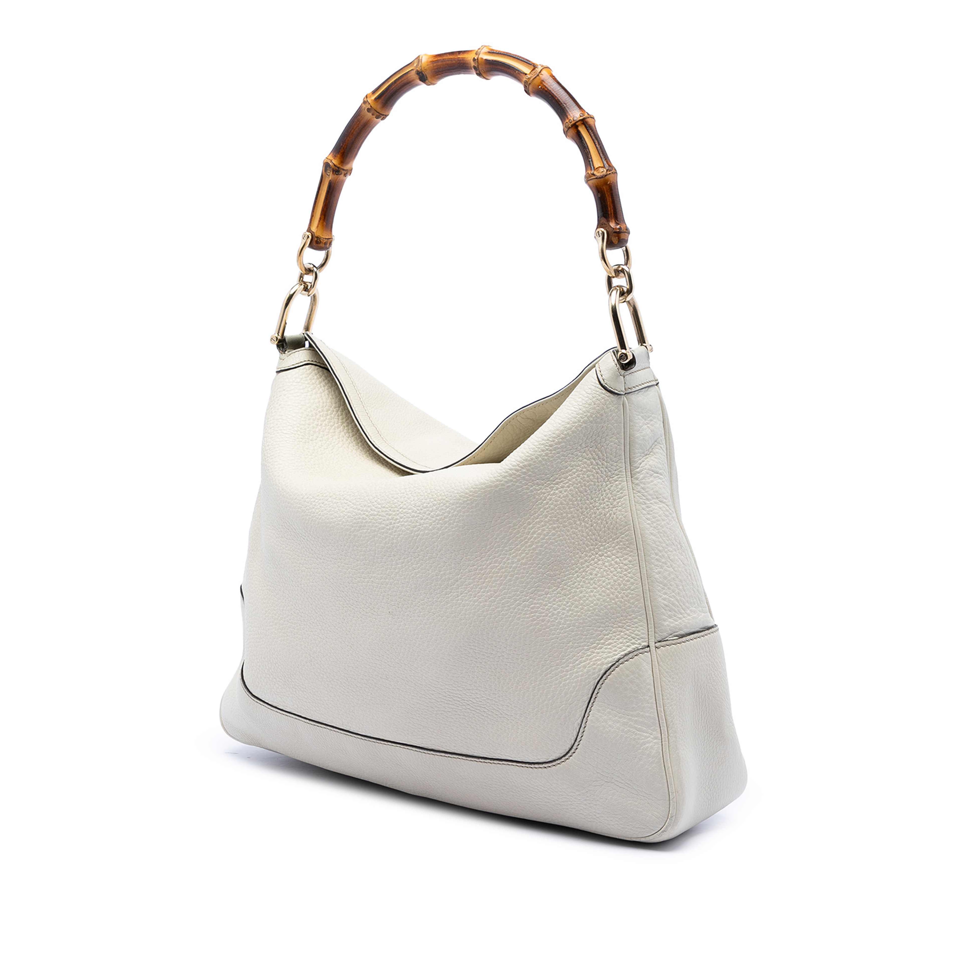 Gucci Calfskin Bamboo Diana Satchel, från Luxclusif, i färgen vit. Klicka för att öppna bilden i stort format
