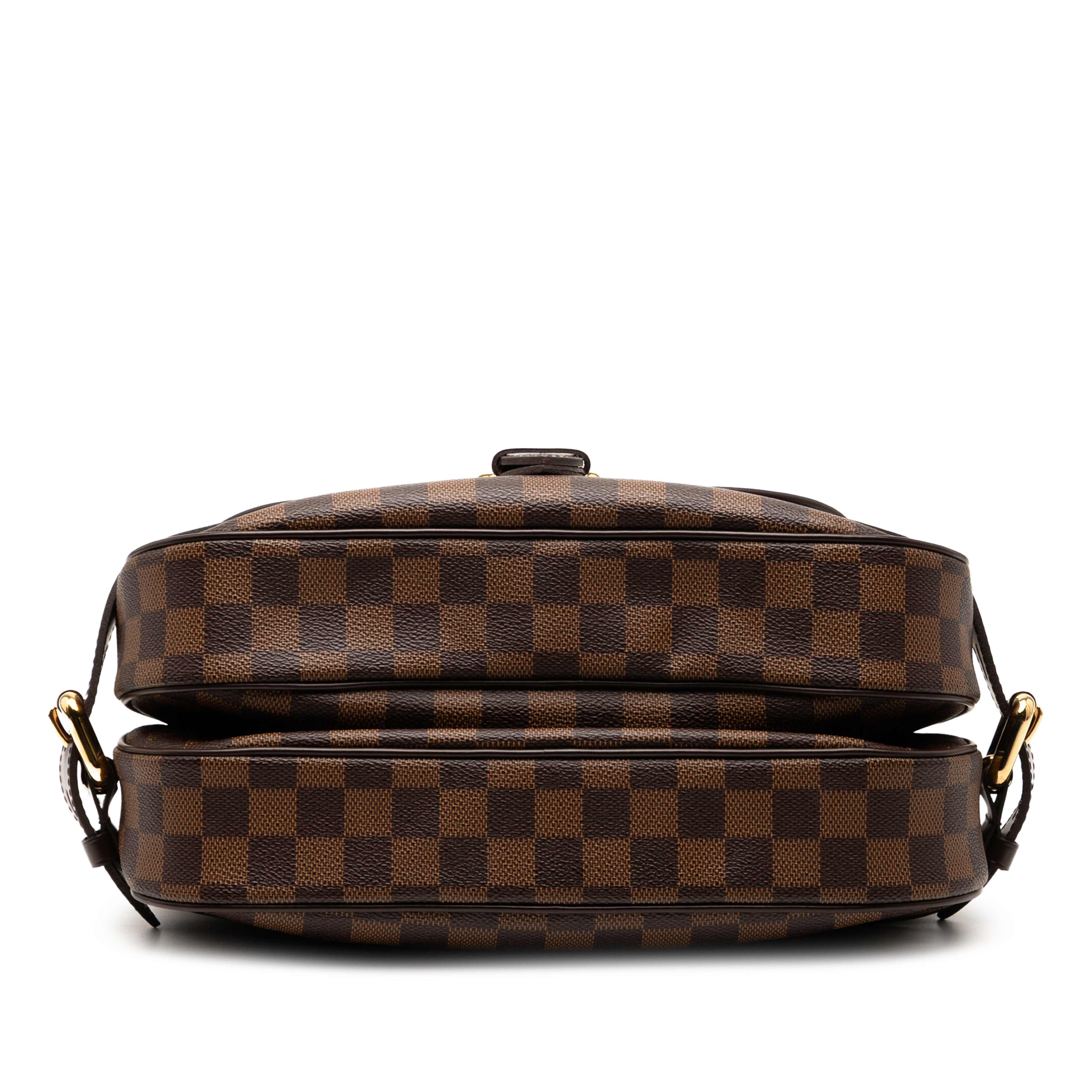 Louis Vuitton Damier Ebene Highbury, från Luxclusif, i färgen brown. Klicka för att öppna bilden i stort format