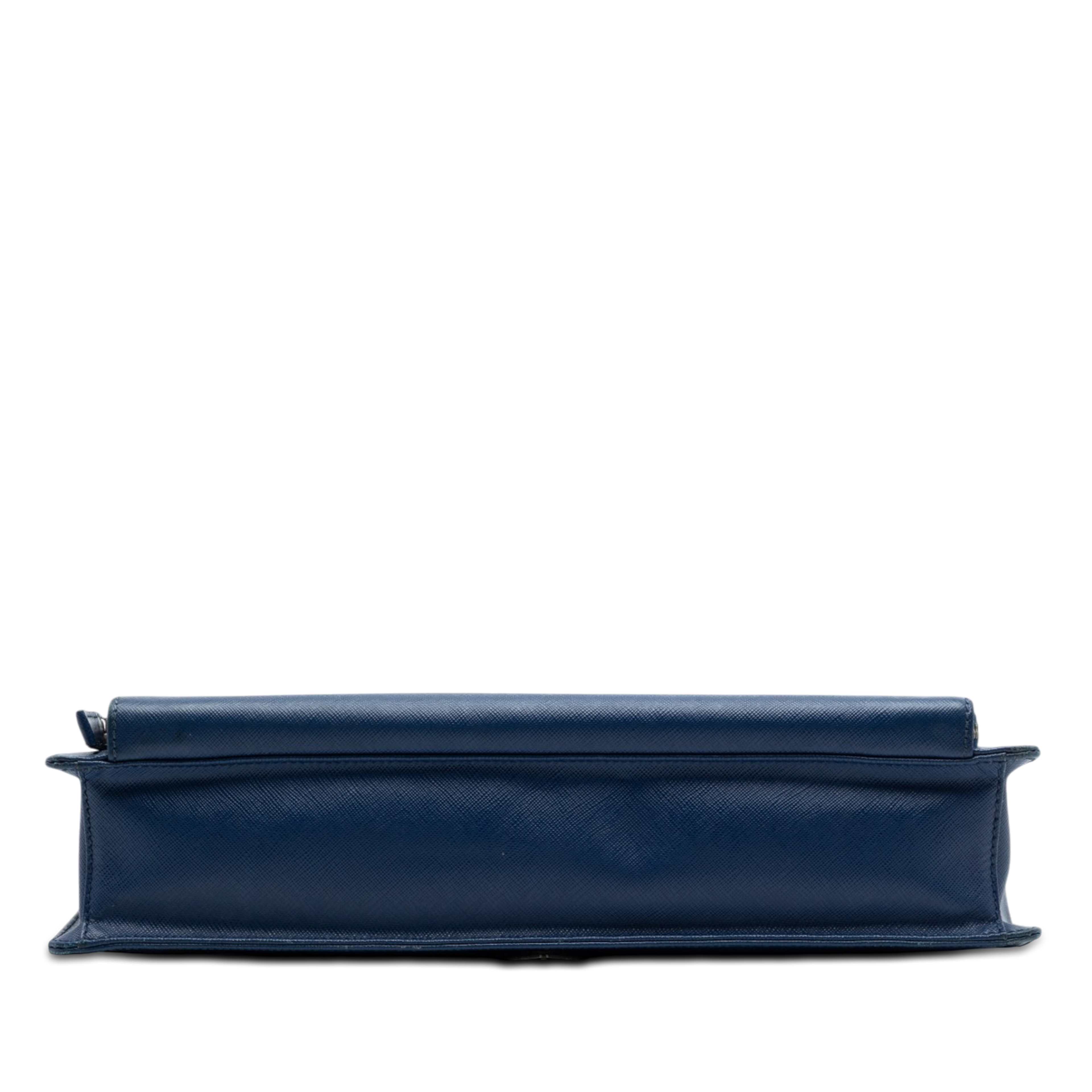 Prada Saffiano Cuir Travel Front Zip Pocket Briefcase, från Luxclusif, i färgen blue. Klicka för att öppna bilden i stort format