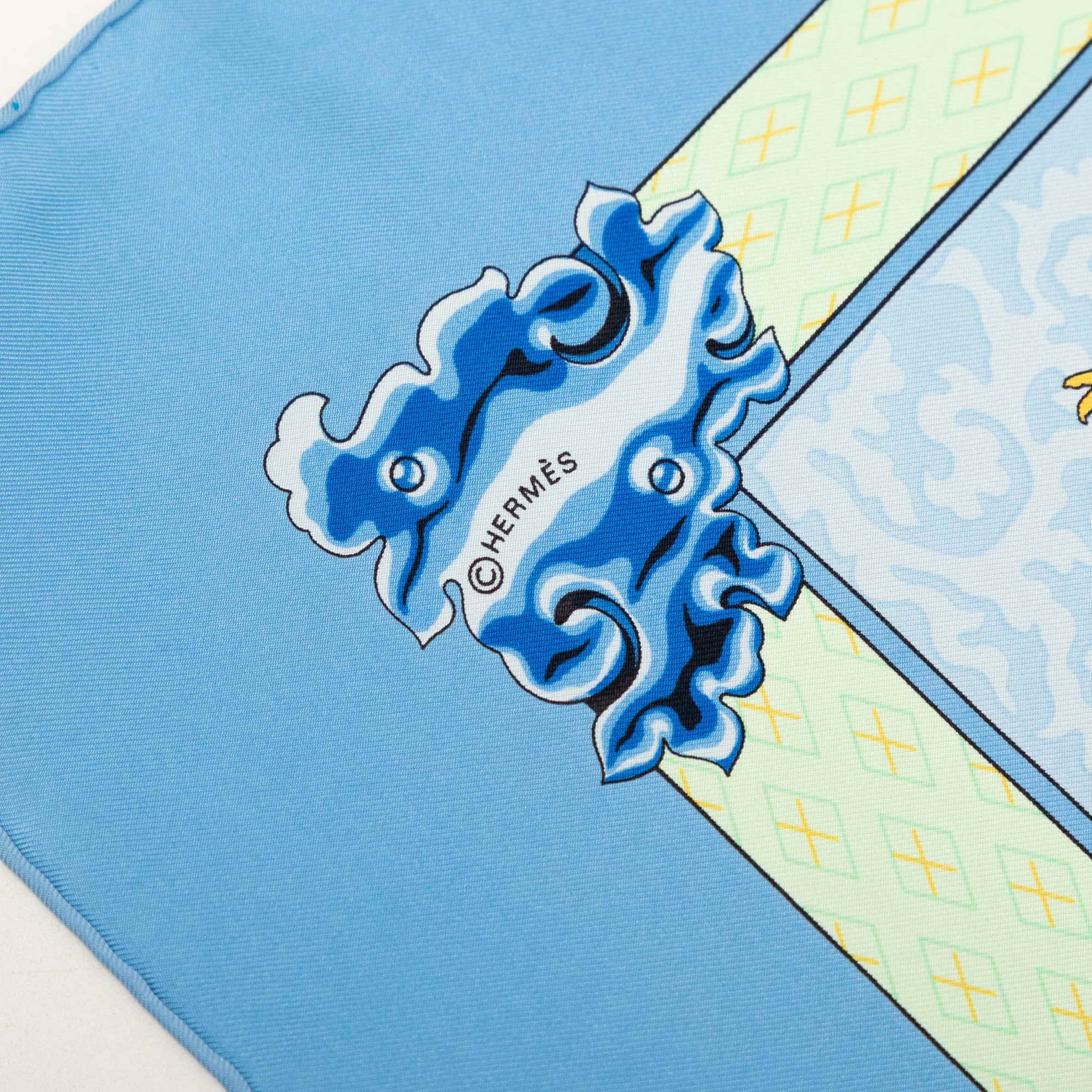 Hermès Nikko Silk Scarf 90, från Luxclusif, i färgen light blue. Klicka för att öppna bilden i stort format