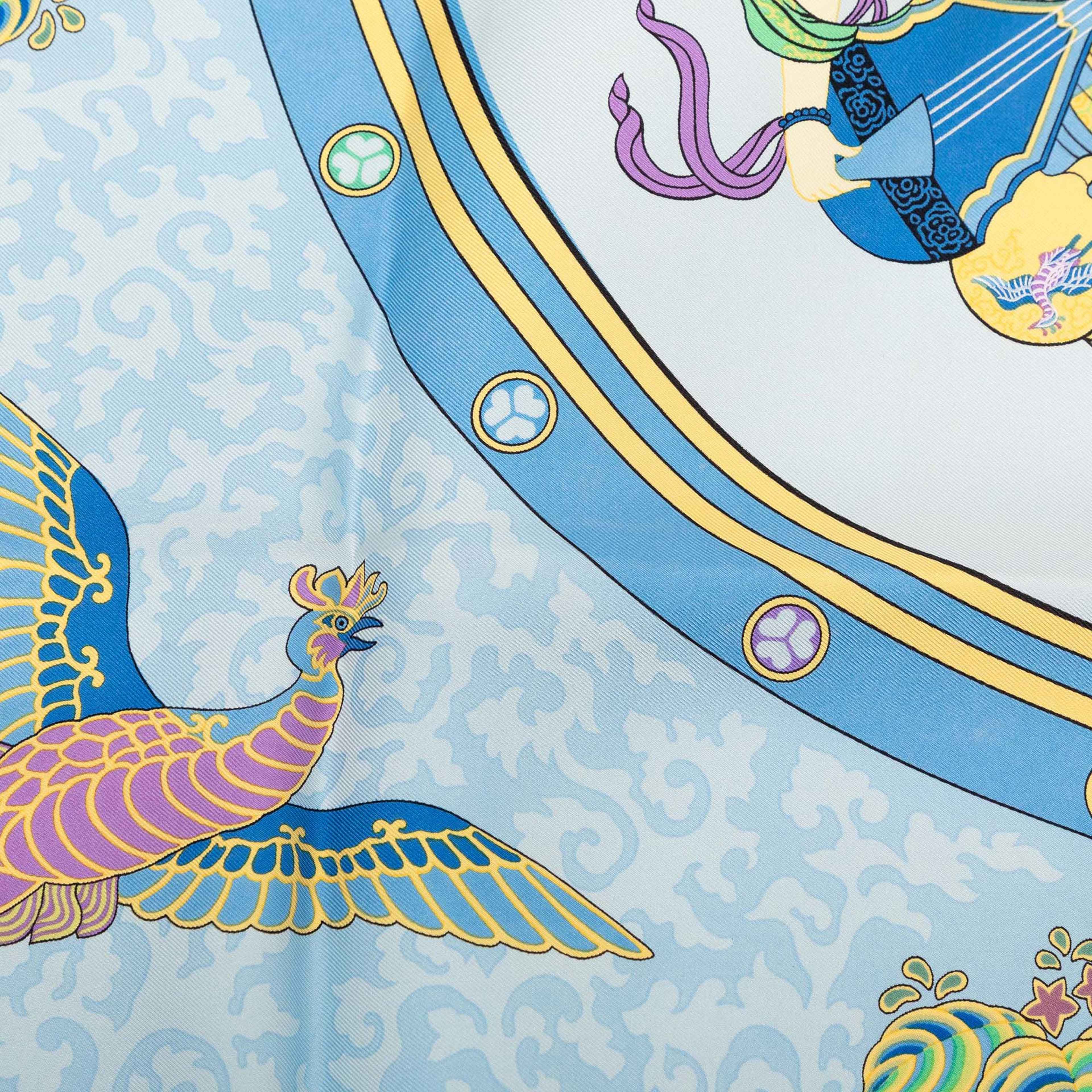 Hermès Nikko Silk Scarf 90, från Luxclusif, i färgen light blue. Klicka för att öppna bilden i stort format