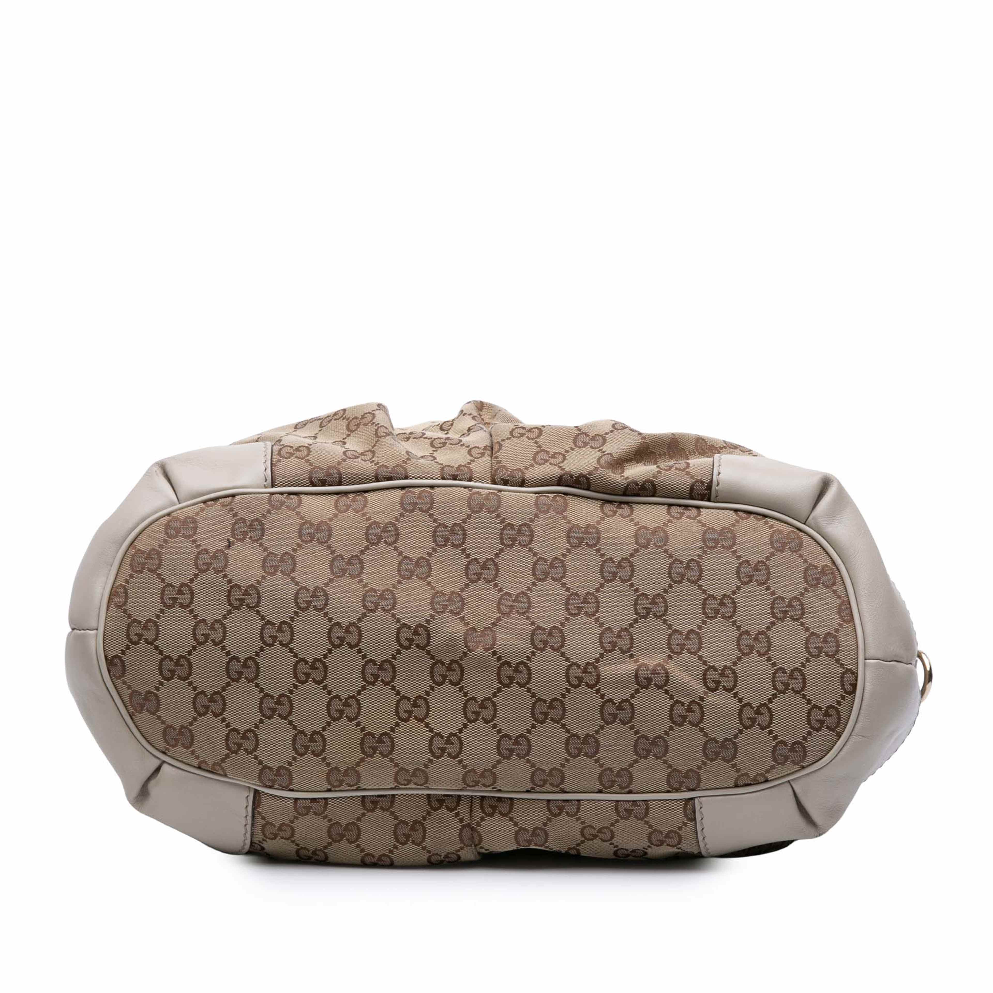 Gucci Gg Canvas Sukey Satchel, från Luxclusif, i färgen beige. Klicka för att öppna bilden i stort format