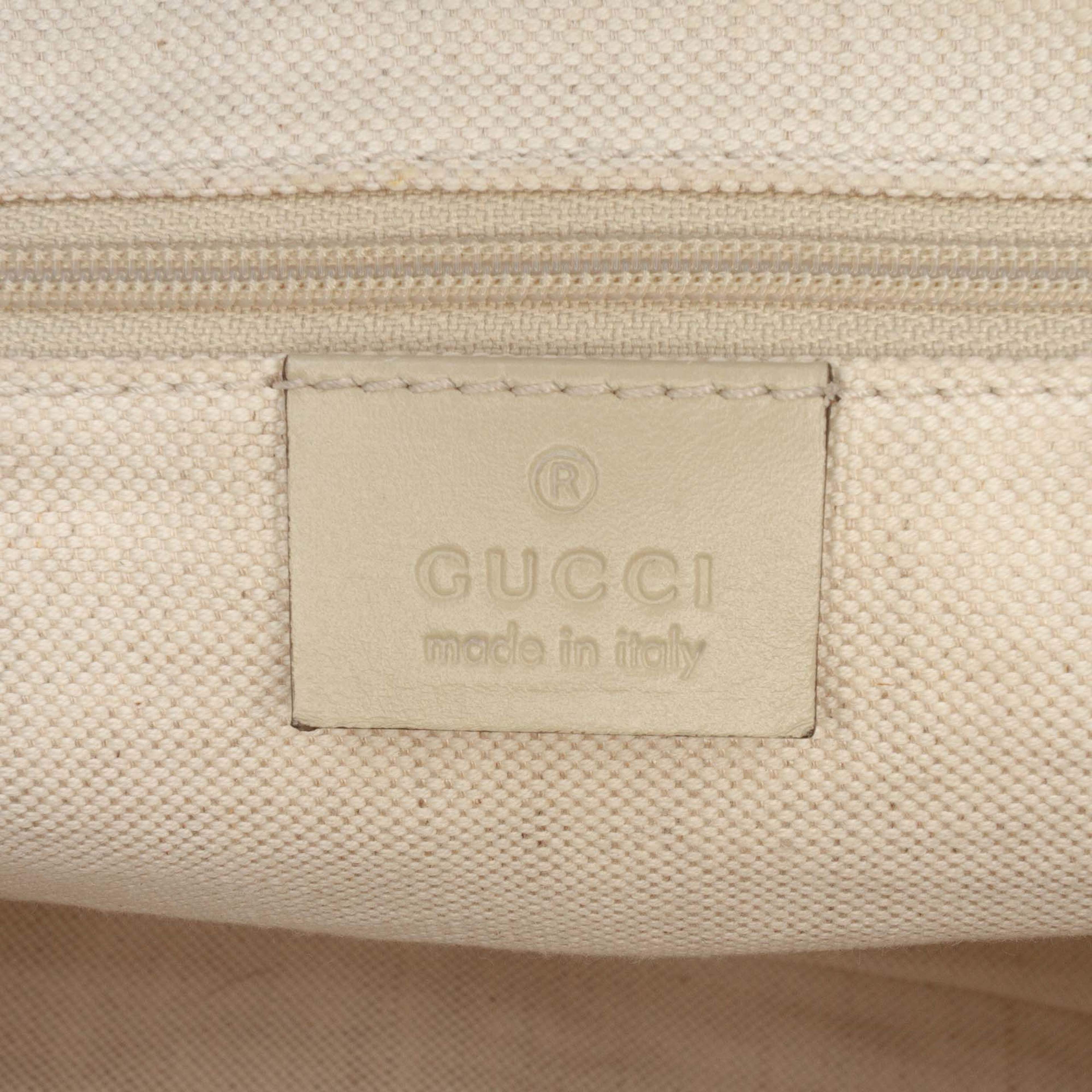 Gucci Gg Canvas Sukey Satchel, från Luxclusif, i färgen beige. Klicka för att öppna bilden i stort format