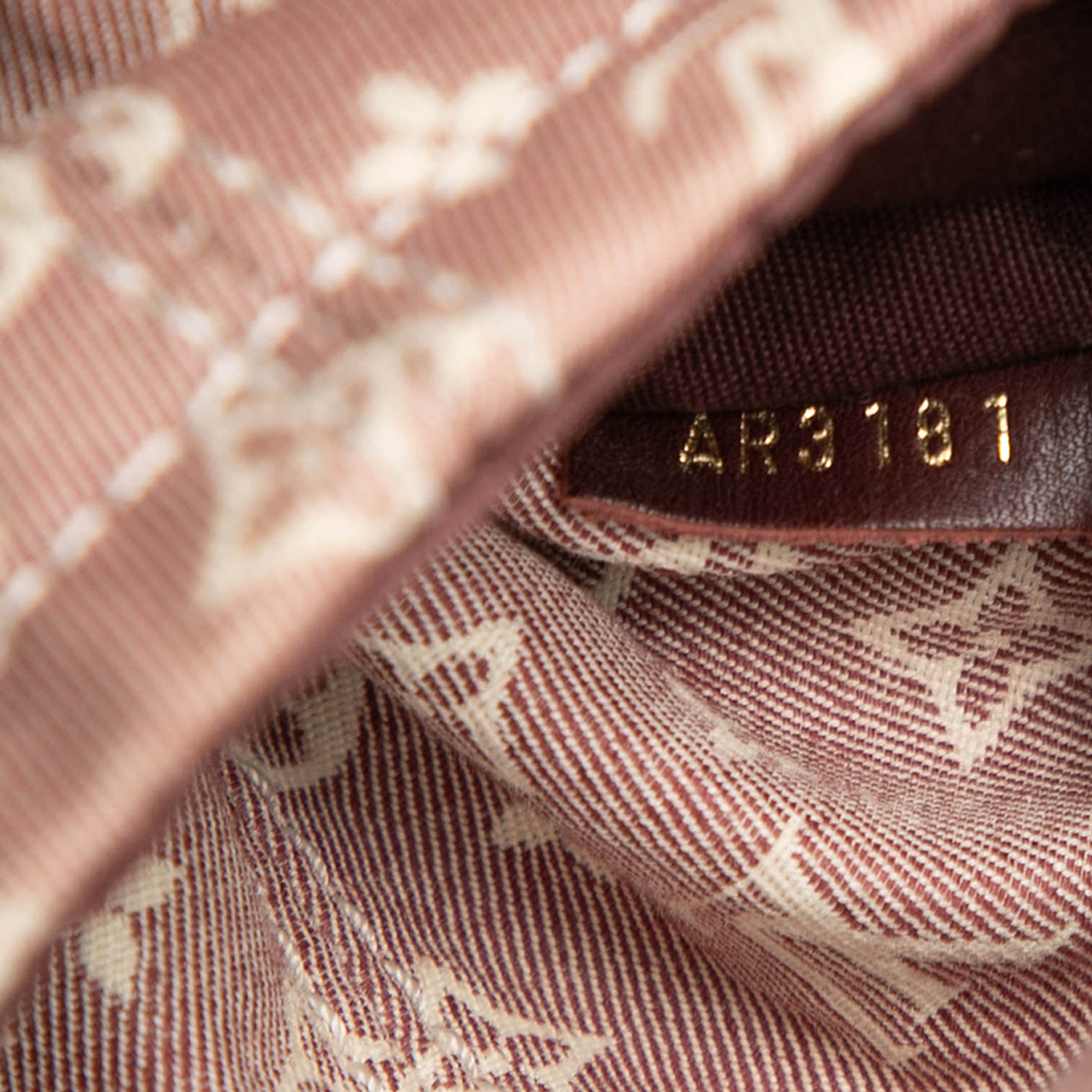 Louis Vuitton Monogram Idylle Romance, från Luxclusif, i färgen light pink. Klicka för att öppna bilden i stort format