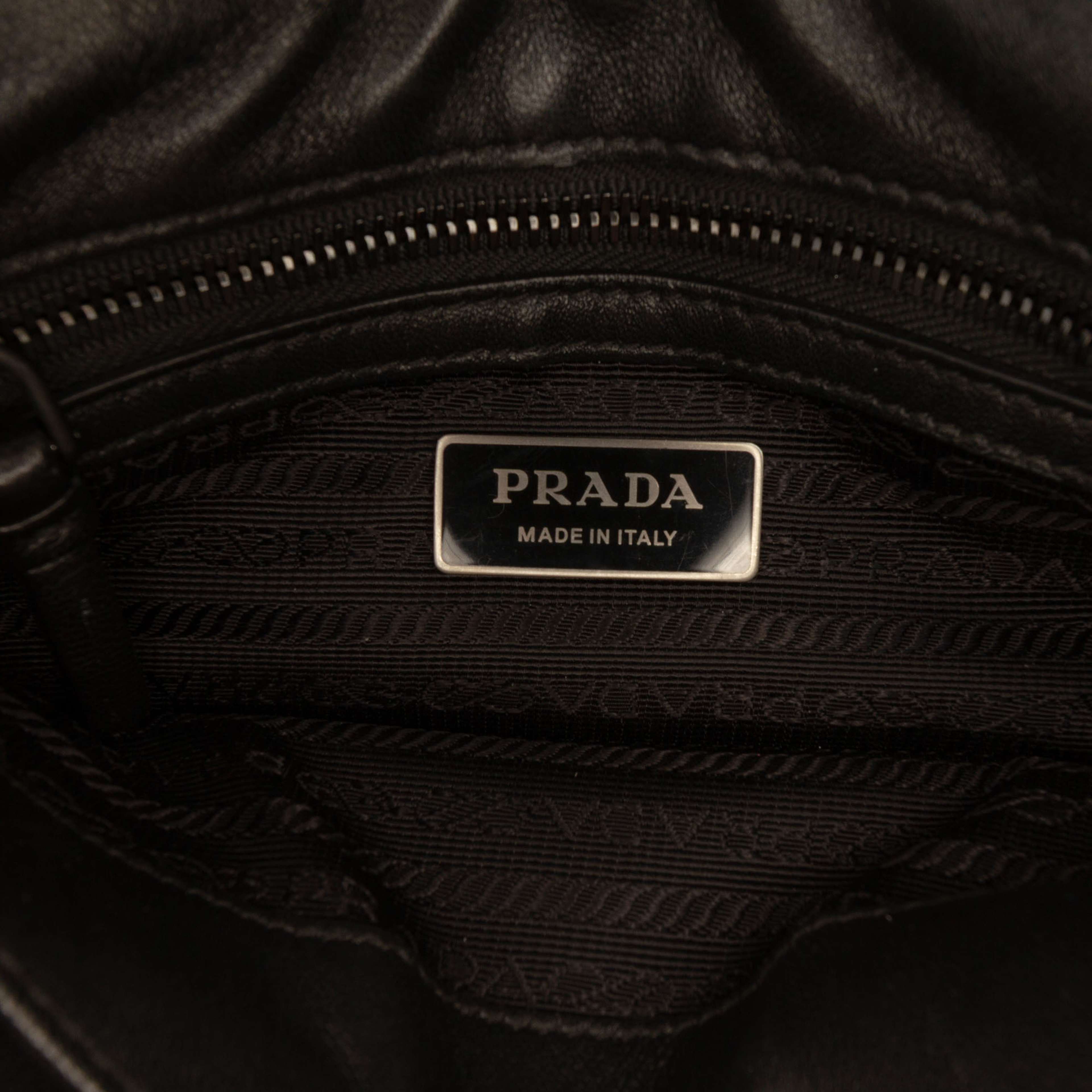 Prada Small Nappa Triangle Stitched Spectrum Flap, från Luxclusif, i färgen black. Klicka för att öppna bilden i stort format