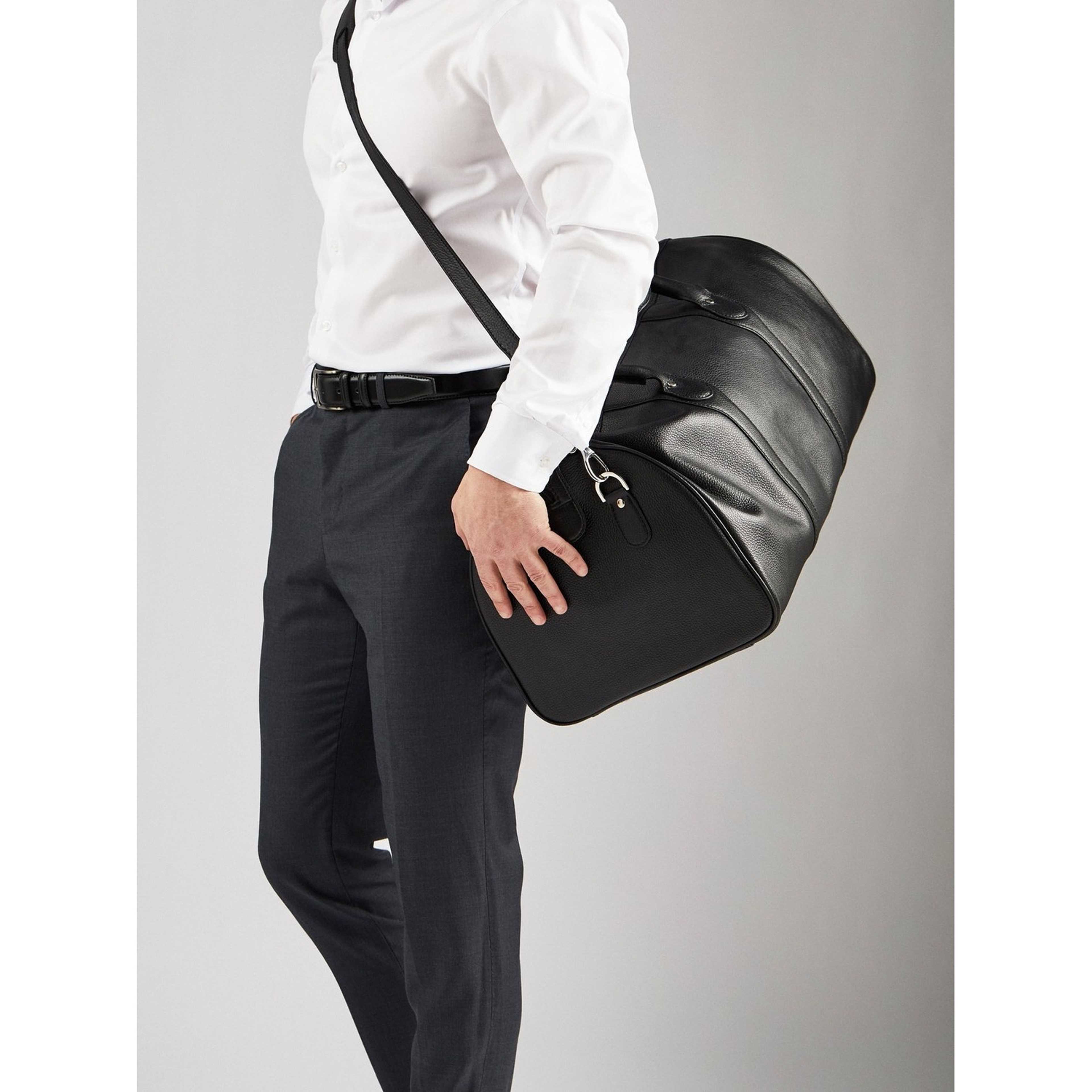 Weekend Bag Como, från John Henric, i färgen black. Klicka för att öppna bilden i stort format