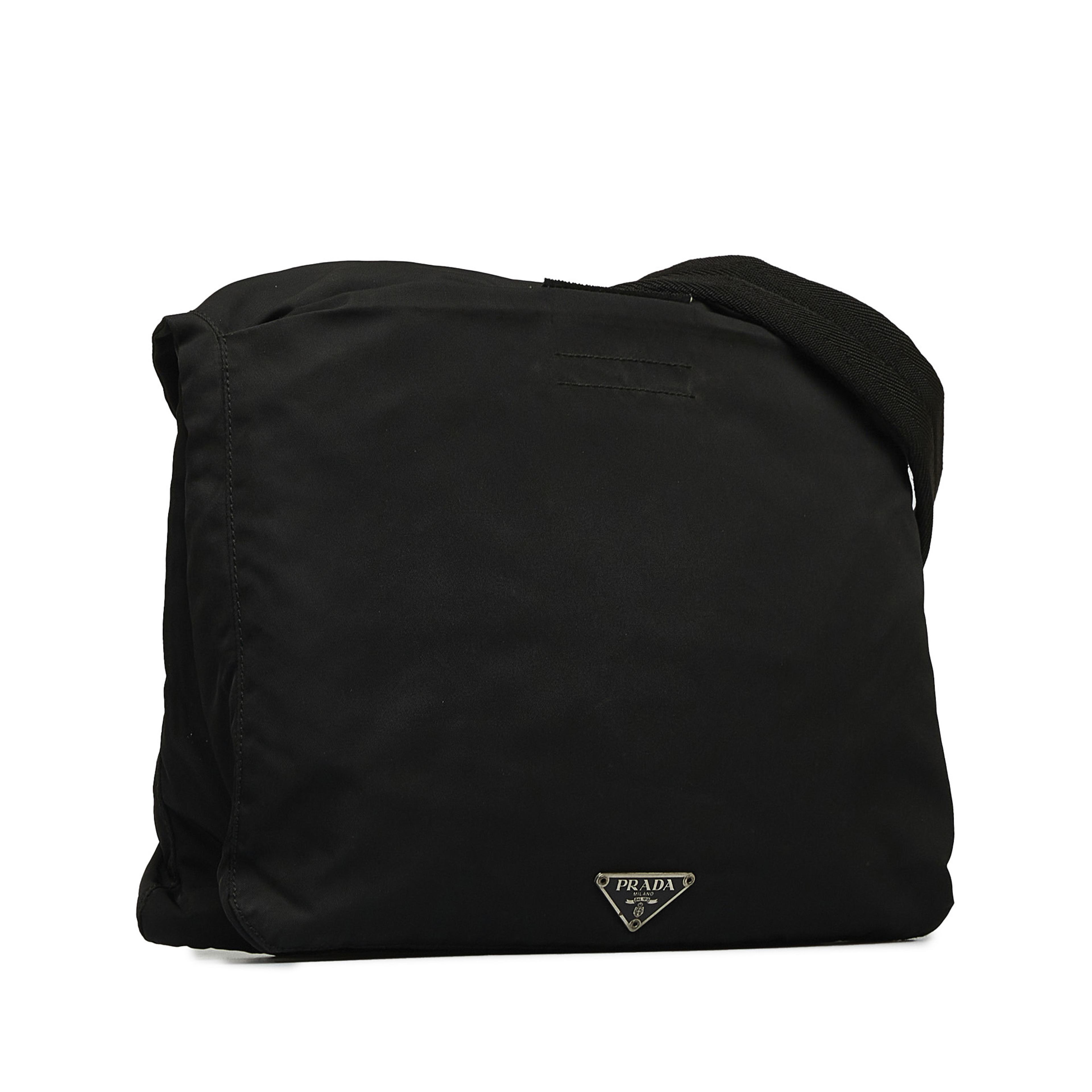 Prada Tessuto Messenger Bag, från Luxclusif, i färgen svart. Klicka för att öppna bilden i stort format
