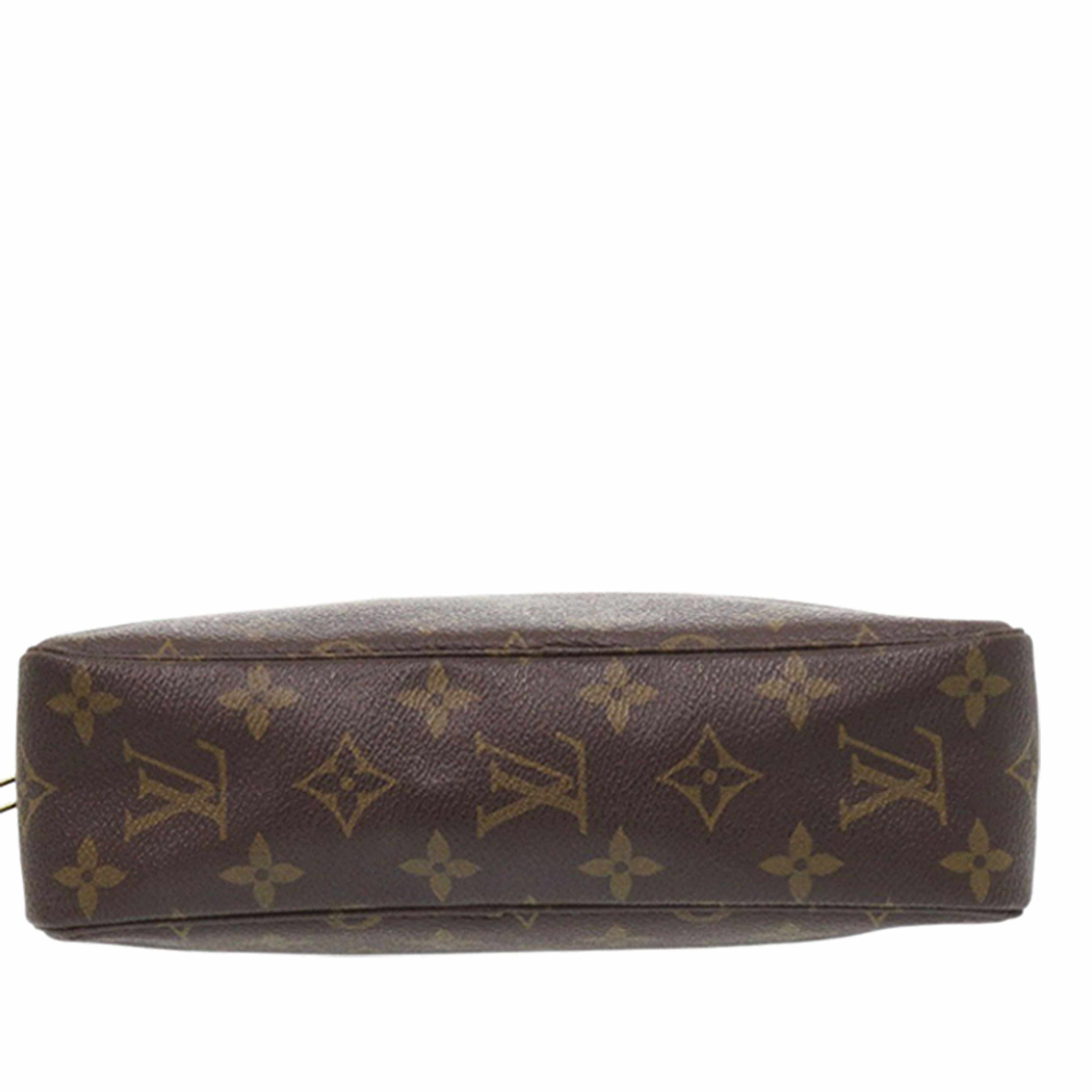 Louis Vuitton Monogram Trousse Toilette 23, från Luxclusif, i färgen brun. Klicka för att öppna bilden i stort format