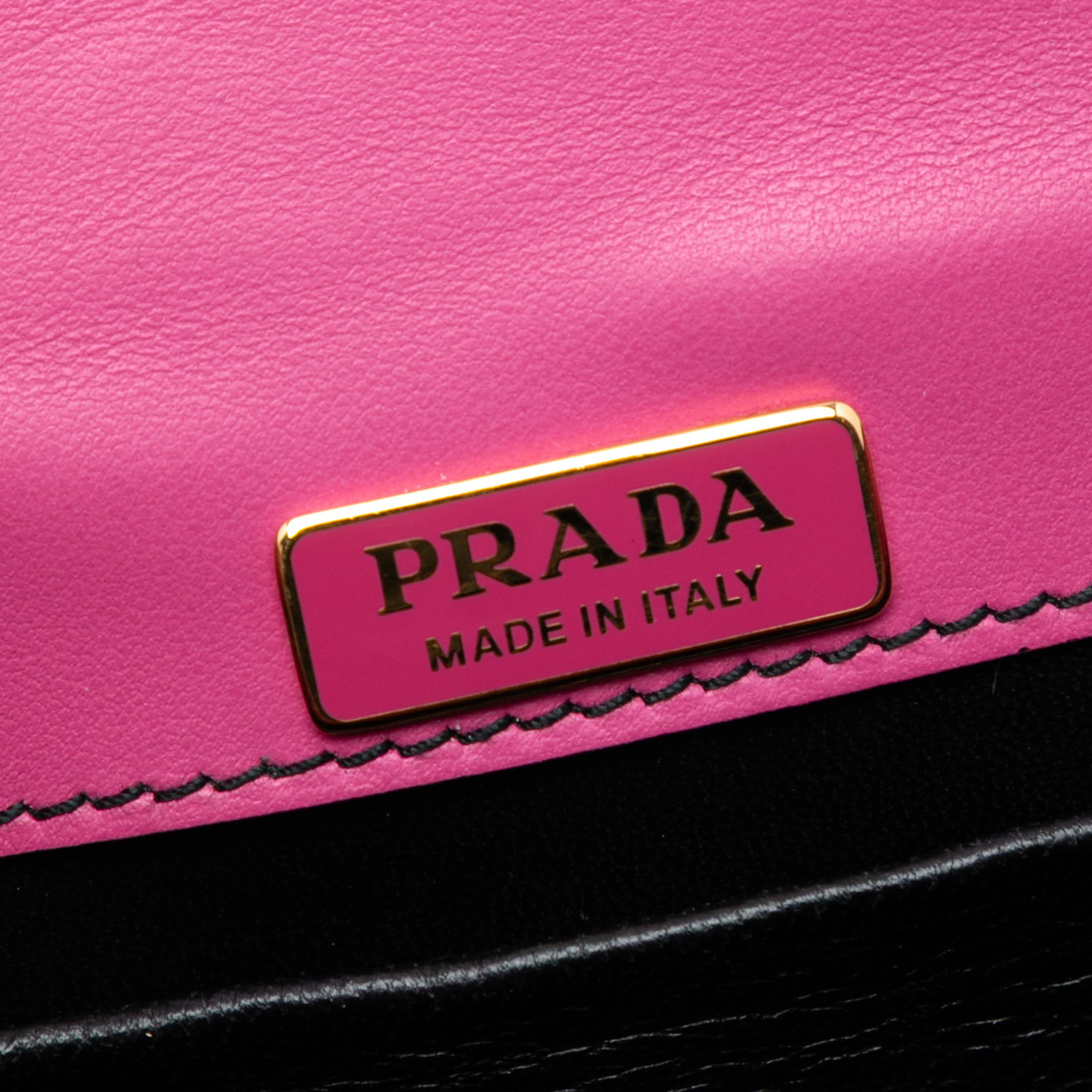 Prada Saffiano Trimmed City Calf Pionniere Crossbody, från Luxclusif, i färgen pink. Klicka för att öppna bilden i stort format