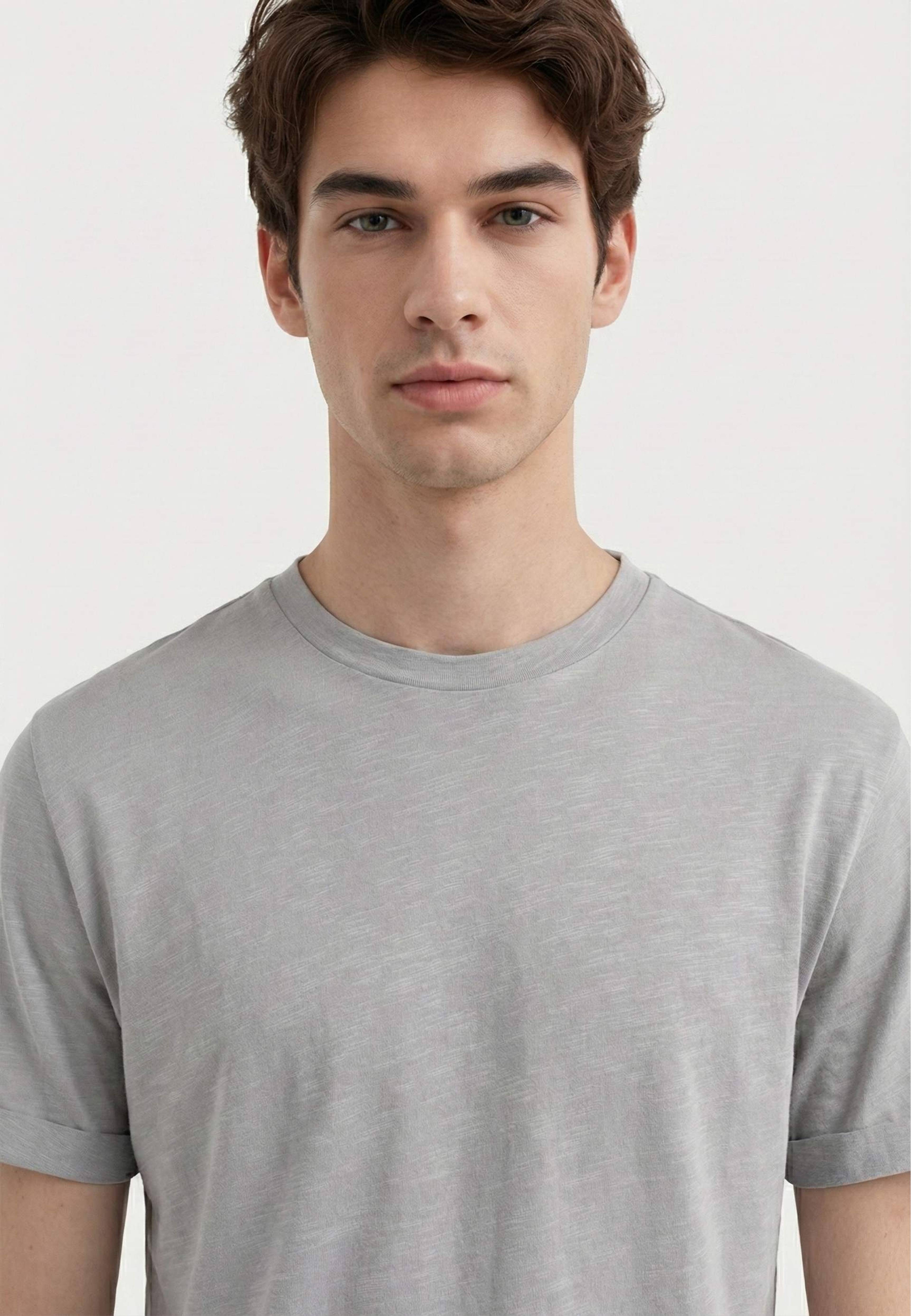 Lung Melange T-shirt, från Ciszere, i färgen light grey. Klicka för att öppna bilden i stort format