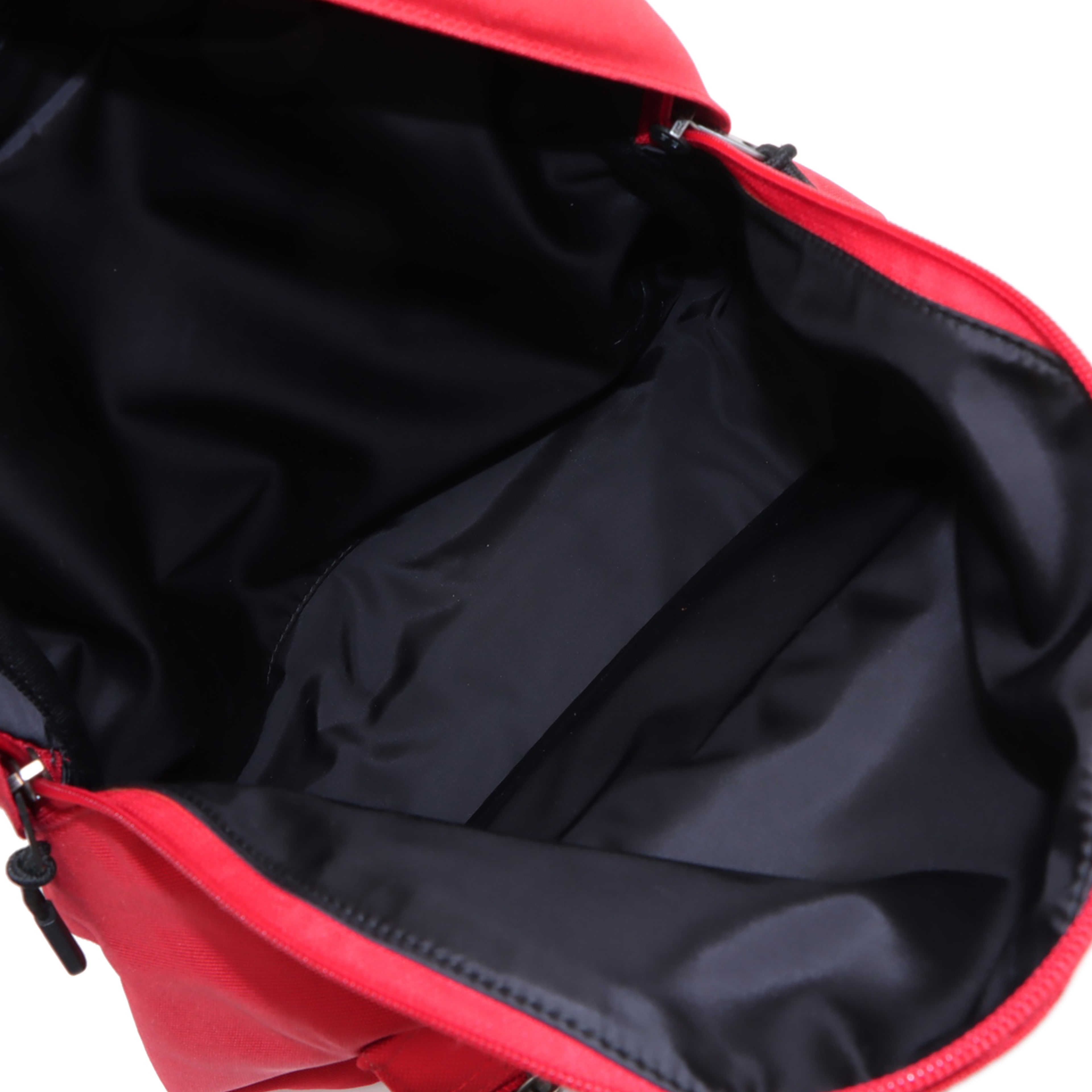 Balenciaga Nylon Sport Crossbody Backpack, från Luxclusif, i färgen röd. Klicka för att öppna bilden i stort format