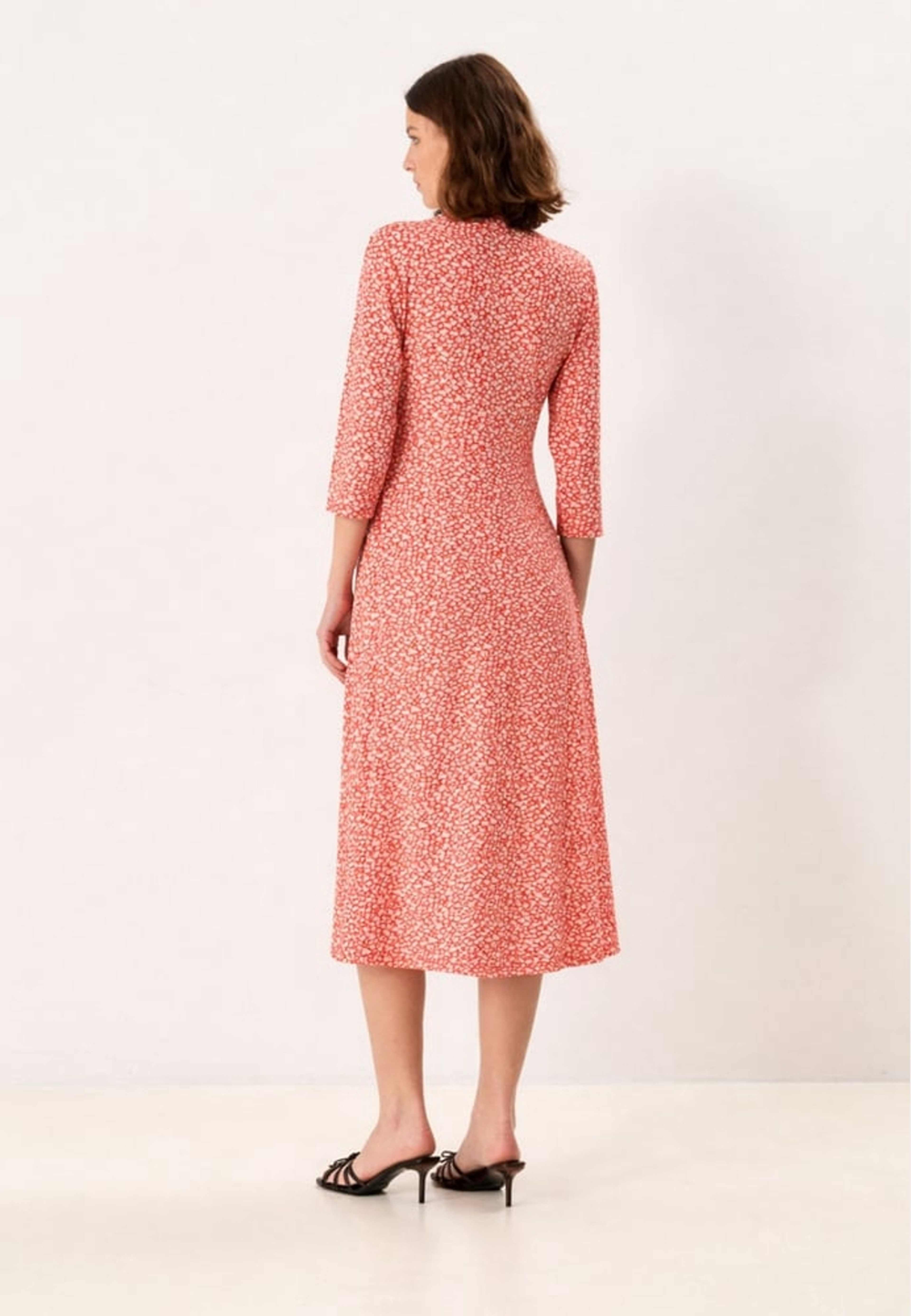 Noelle Dress, från Jumperfabriken, i färgen red. Klicka för att öppna bilden i stort format