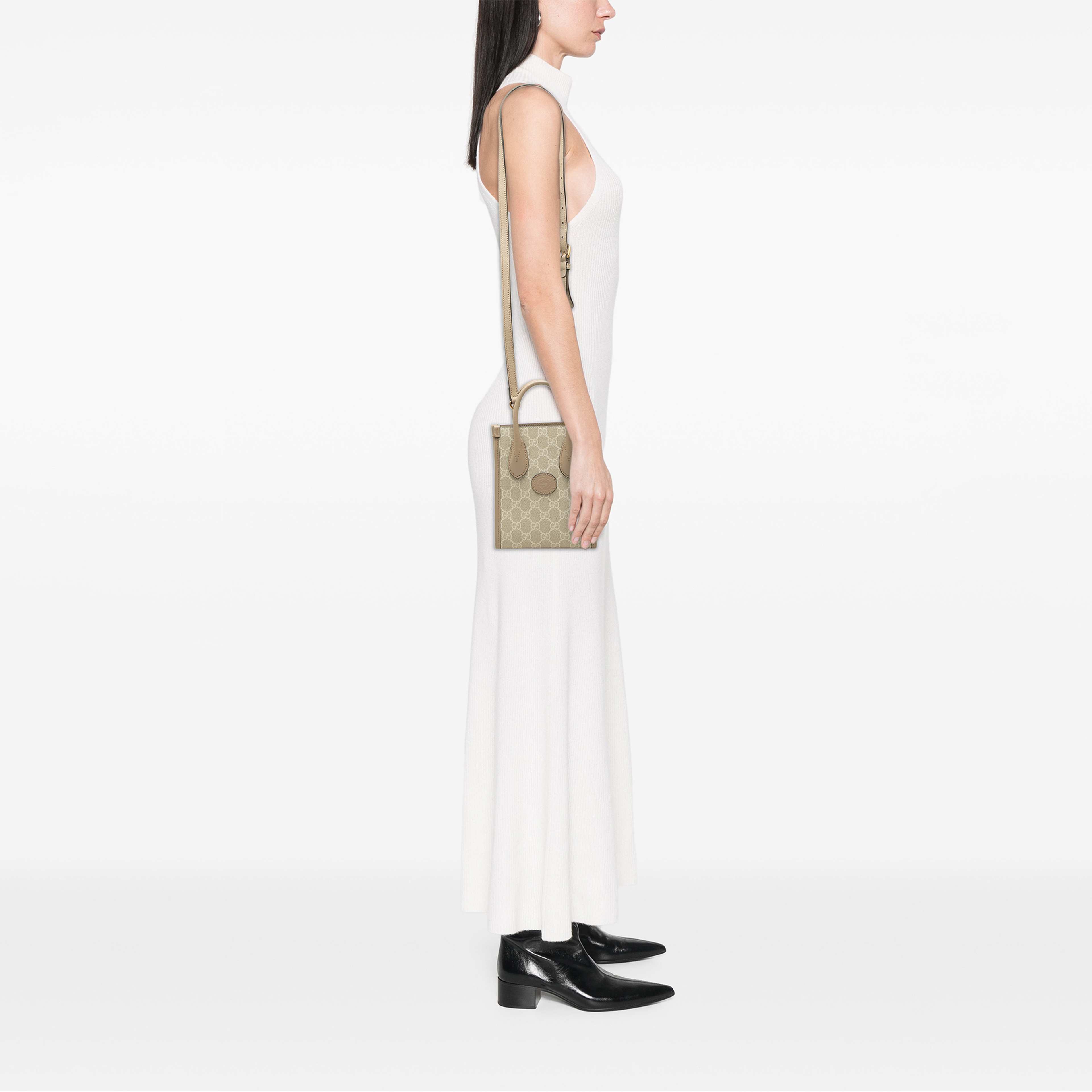 Gucci Mini Gg Supreme Interlocking G Satchel, från Luxclusif, i färgen beige. Klicka för att öppna bilden i stort format