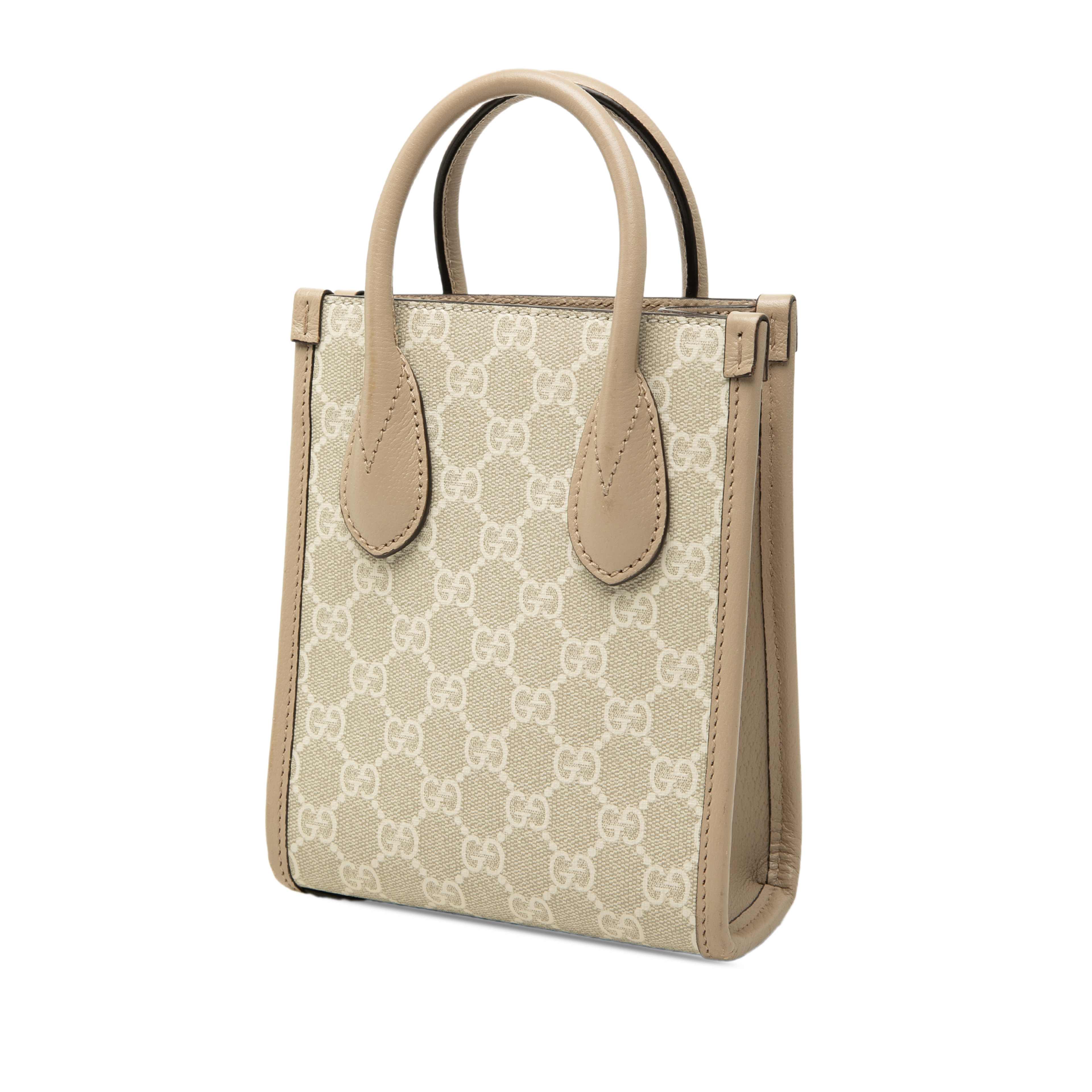Gucci Mini Gg Supreme Interlocking G Satchel, från Luxclusif, i färgen beige. Klicka för att öppna bilden i stort format