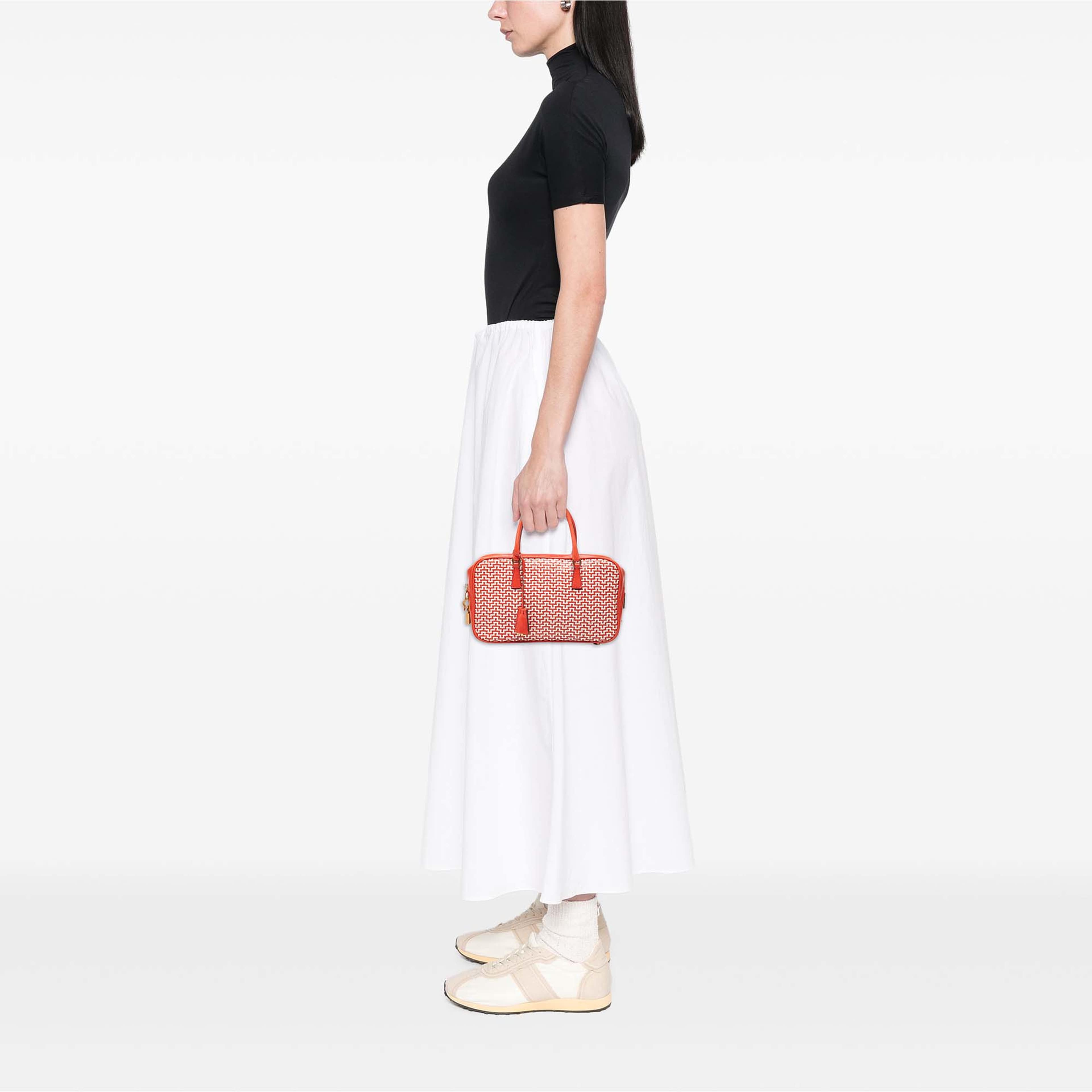 Prada Woven Goatskin Madras Bauletto Handbag, från Luxclusif, i färgen vit. Klicka för att öppna bilden i stort format