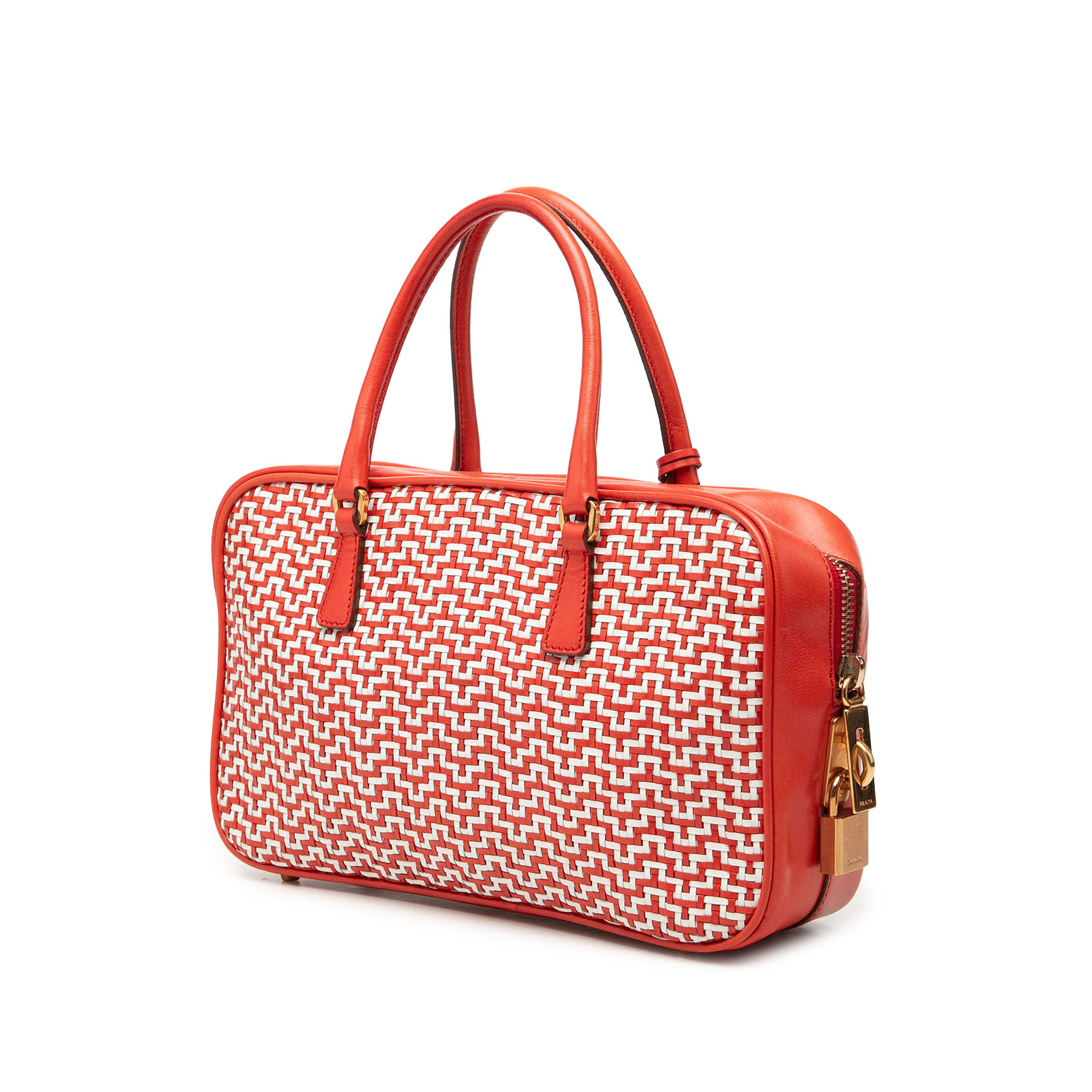 Prada Woven Goatskin Madras Bauletto Handbag, från Luxclusif, i färgen vit. Klicka för att öppna bilden i stort format
