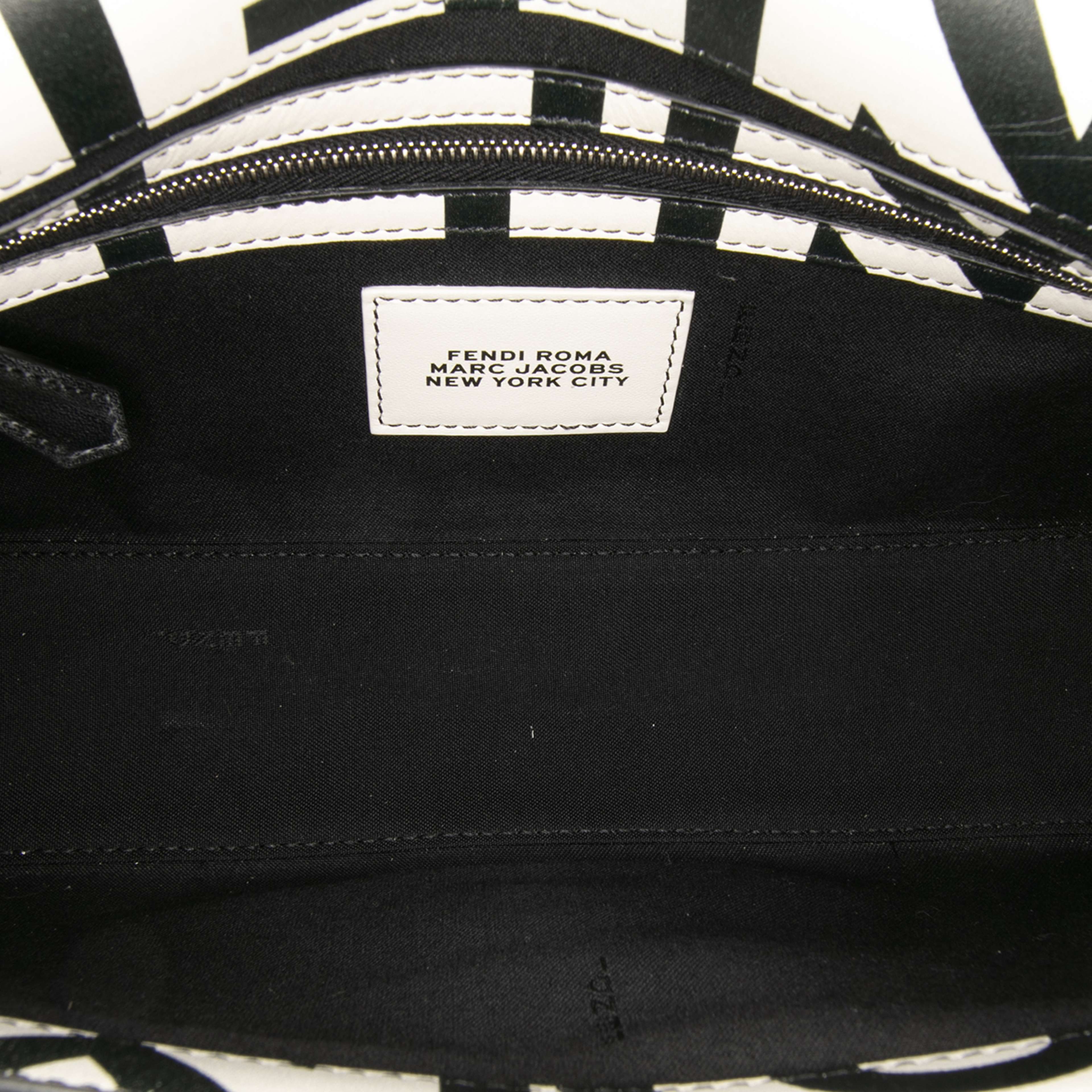 Fendi Marc Jacobs Nappa Vitello King Logo Print Baguette Satchel, från Luxclusif, i färgen white.