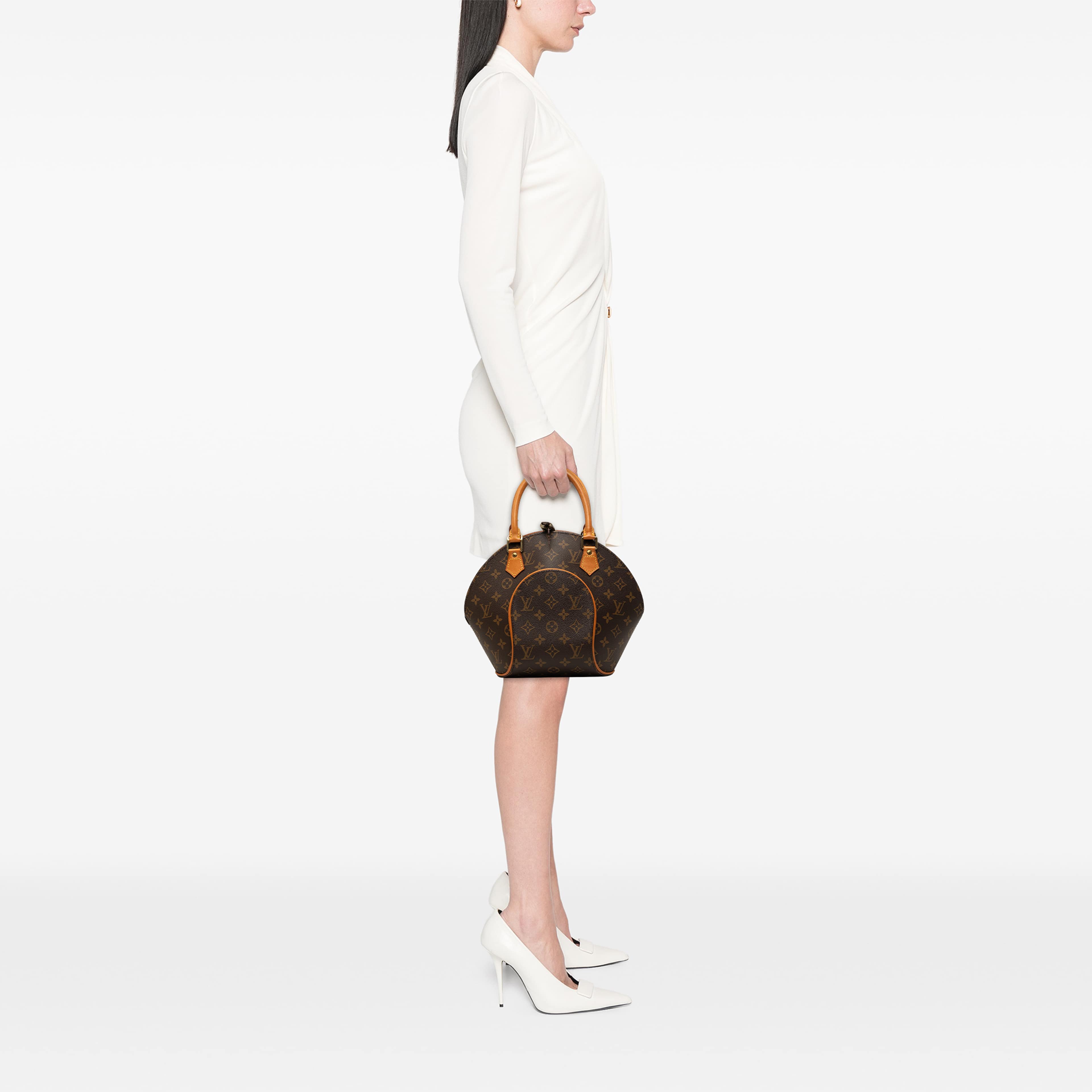 Louis Vuitton Monogram Ellipse Pm, från Luxclusif, i färgen brun. Klicka för att öppna bilden i stort format