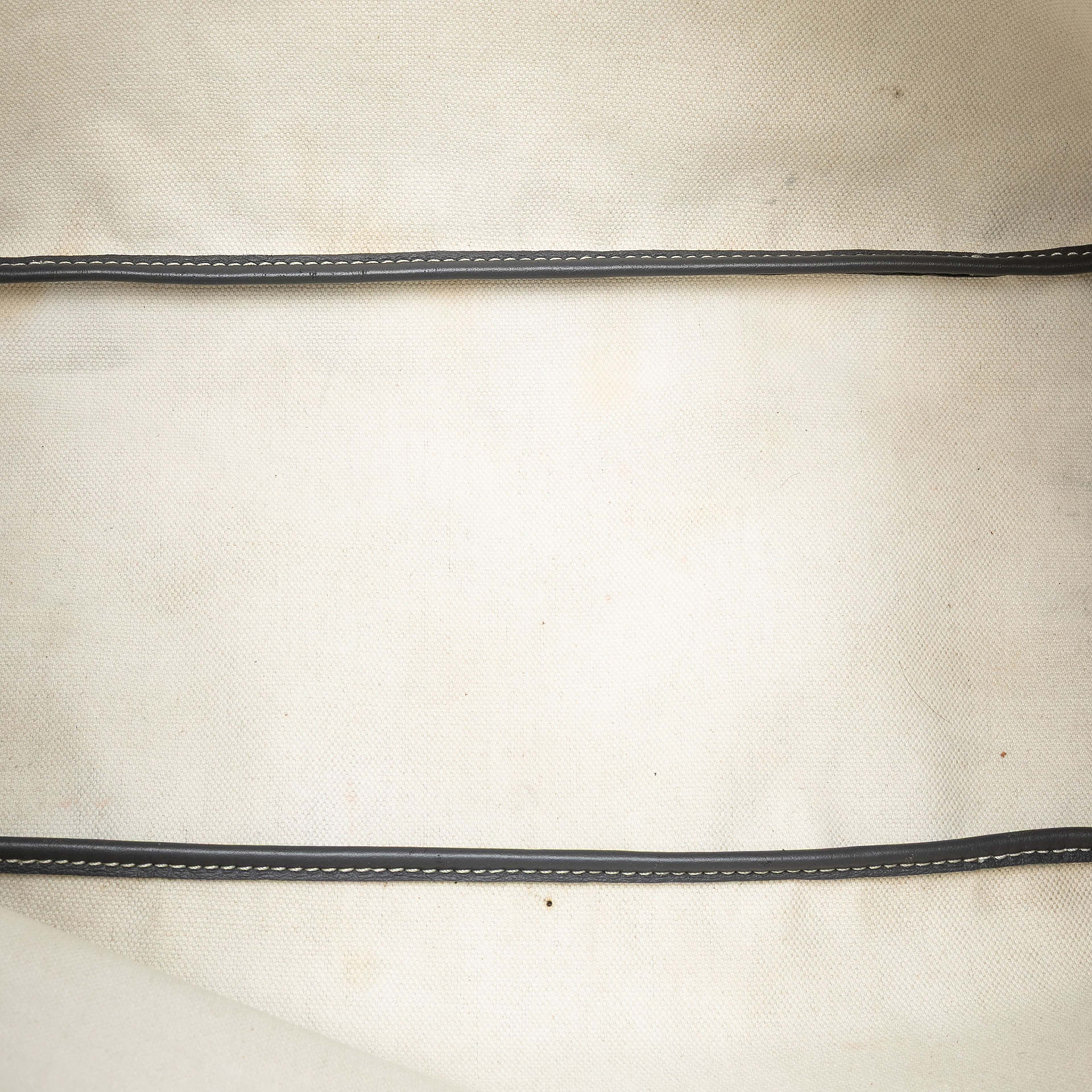 Goyard Goyardine Saint Louis Pm, från Luxclusif, i färgen light gray. Klicka för att öppna bilden i stort format