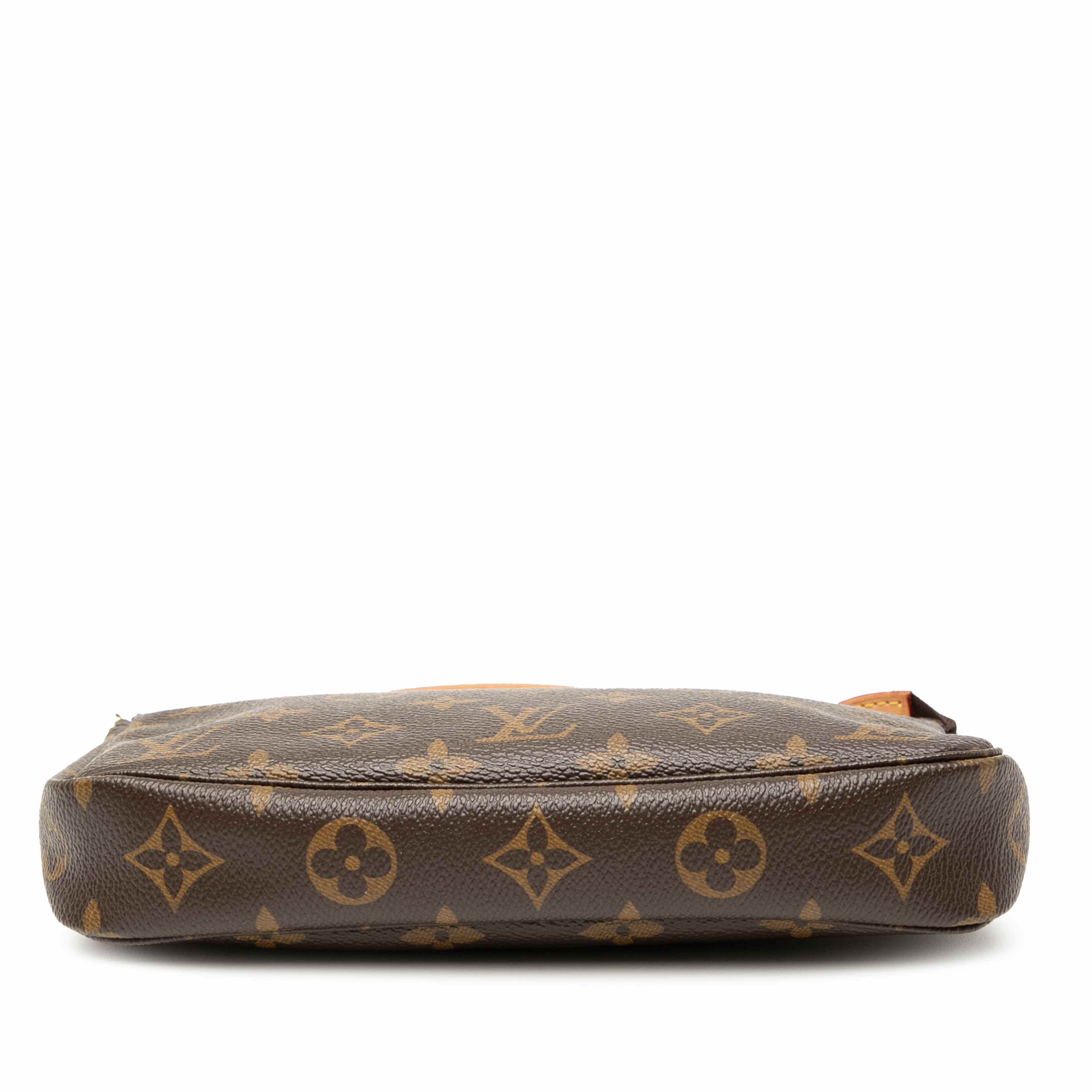 Louis Vuitton Monogram Pochette Accessoires, från Luxclusif, i färgen brown. Klicka för att öppna bilden i stort format