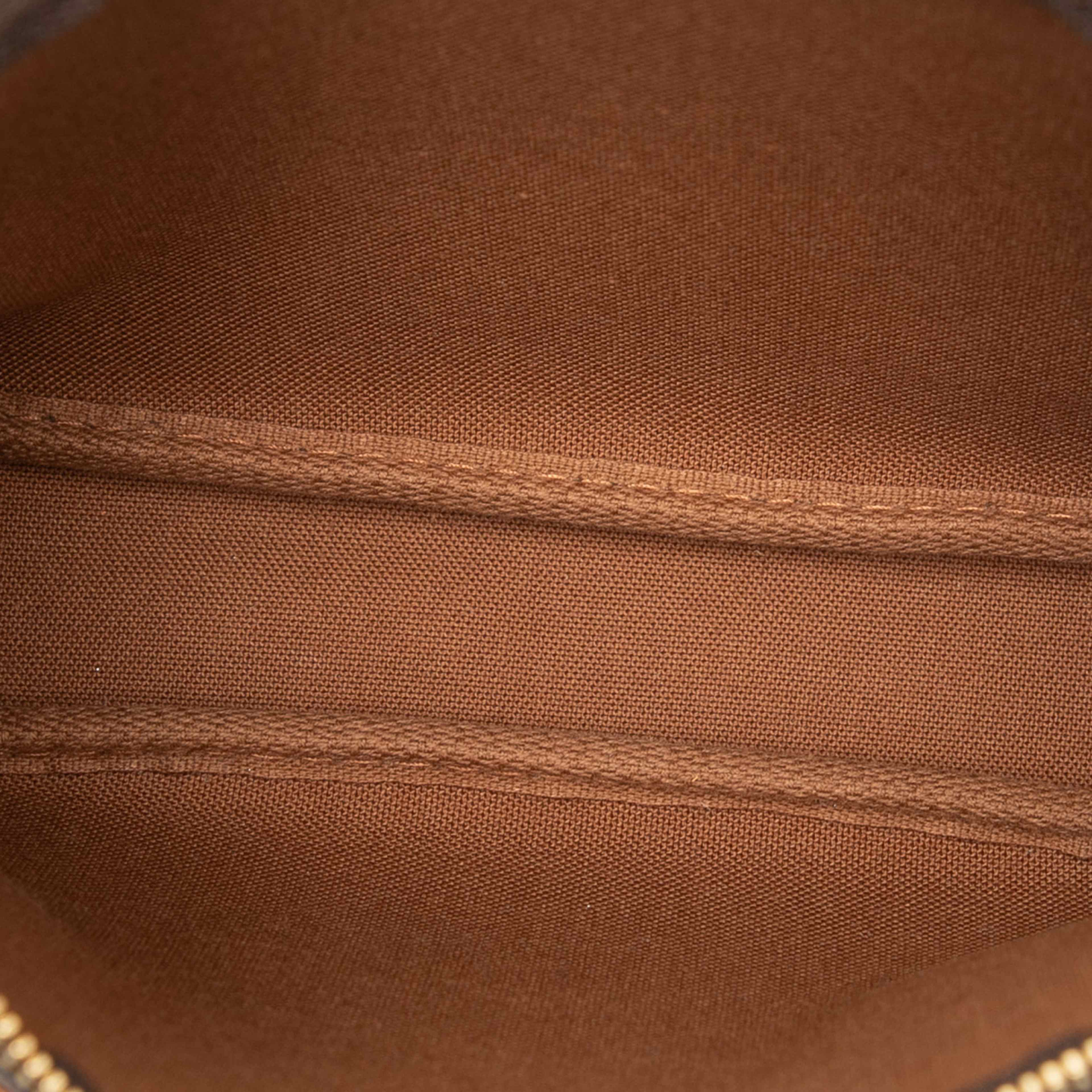 Louis Vuitton Monogram Pochette Accessoires, från Luxclusif, i färgen brown. Klicka för att öppna bilden i stort format