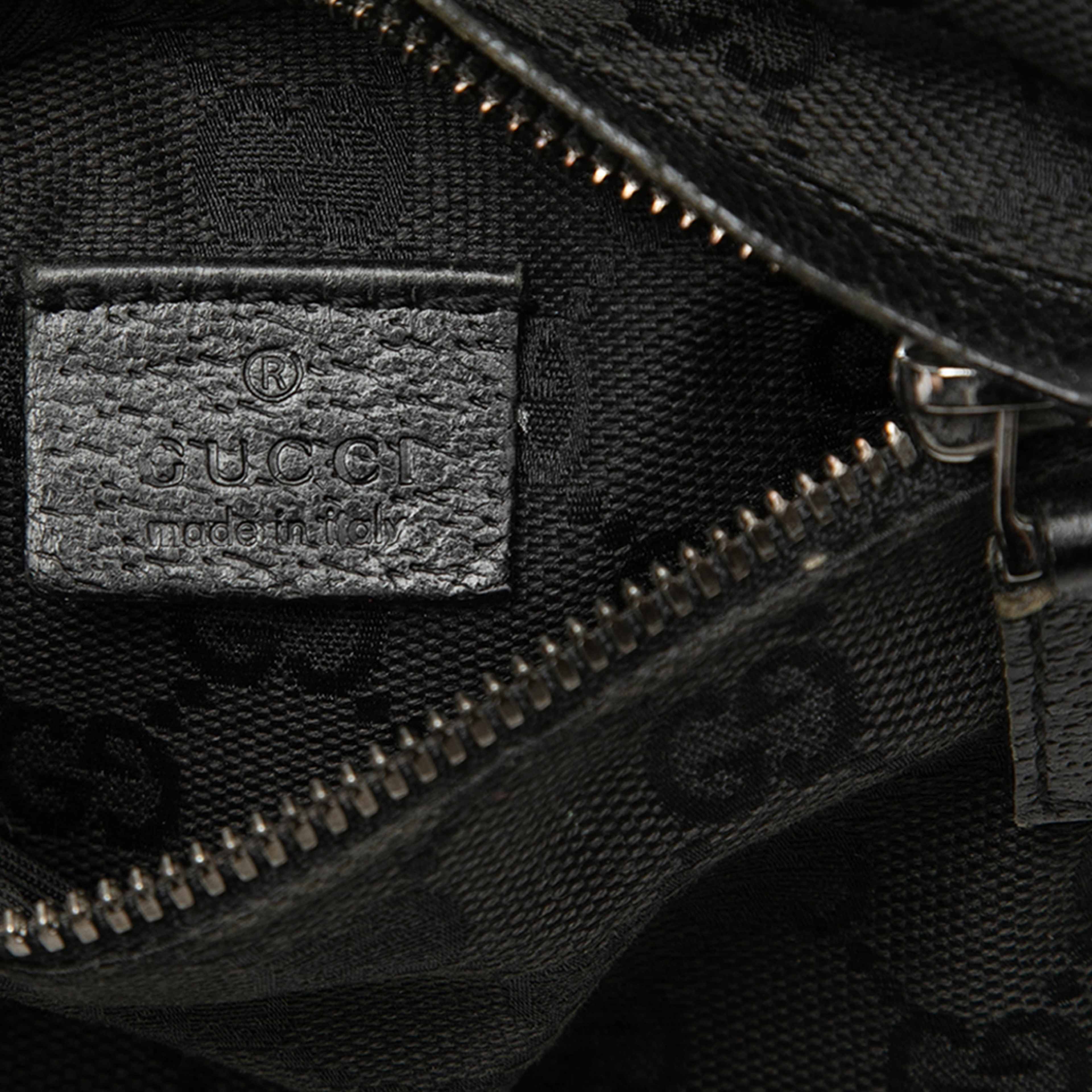 Gucci Gg Canvas Double Pocket Belt Bag, från Luxclusif, i färgen svart. Klicka för att öppna bilden i stort format