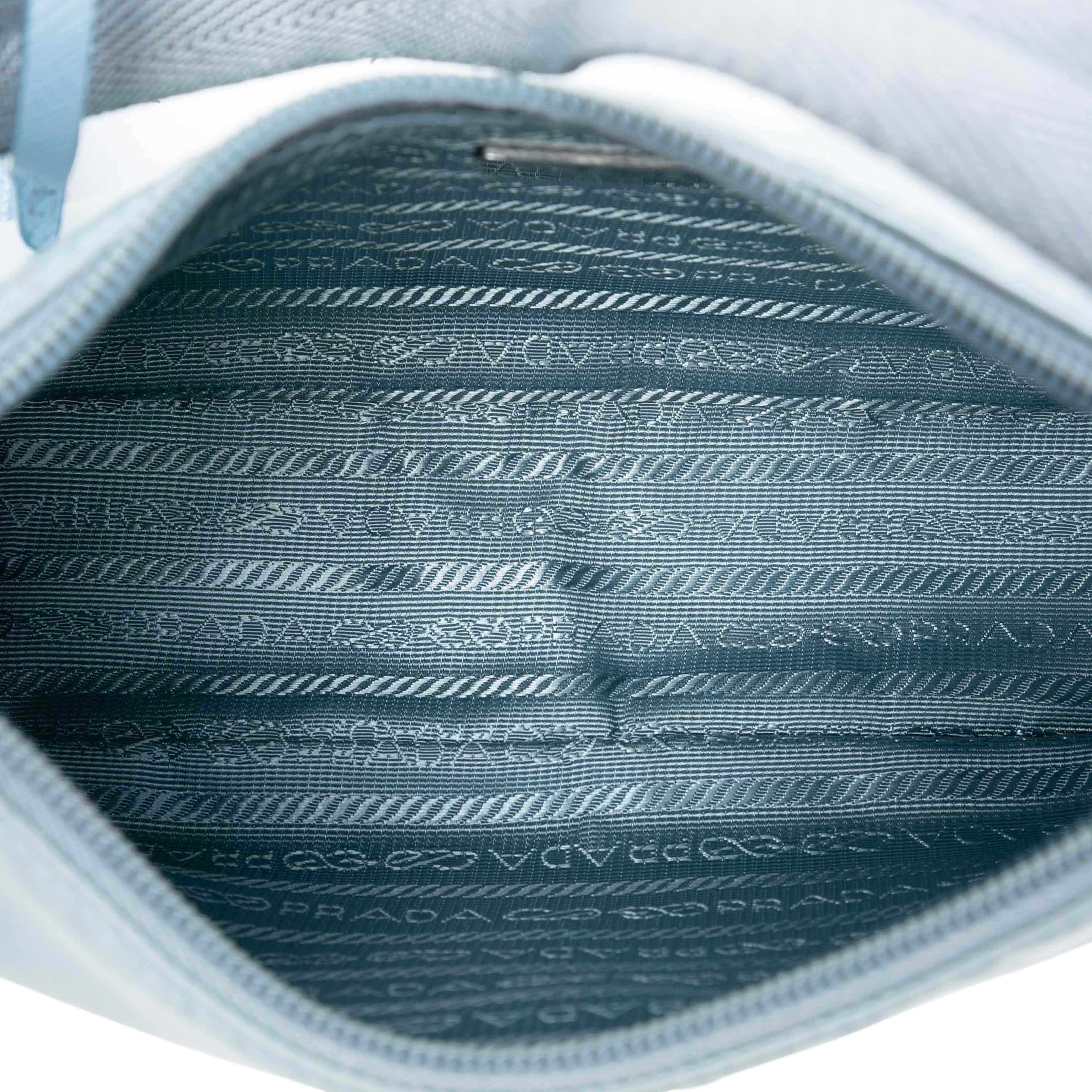 Prada Tessuto Re Edition 2000 Shoulder Bag, från Luxclusif, i färgen light blue. Klicka för att öppna bilden i stort format