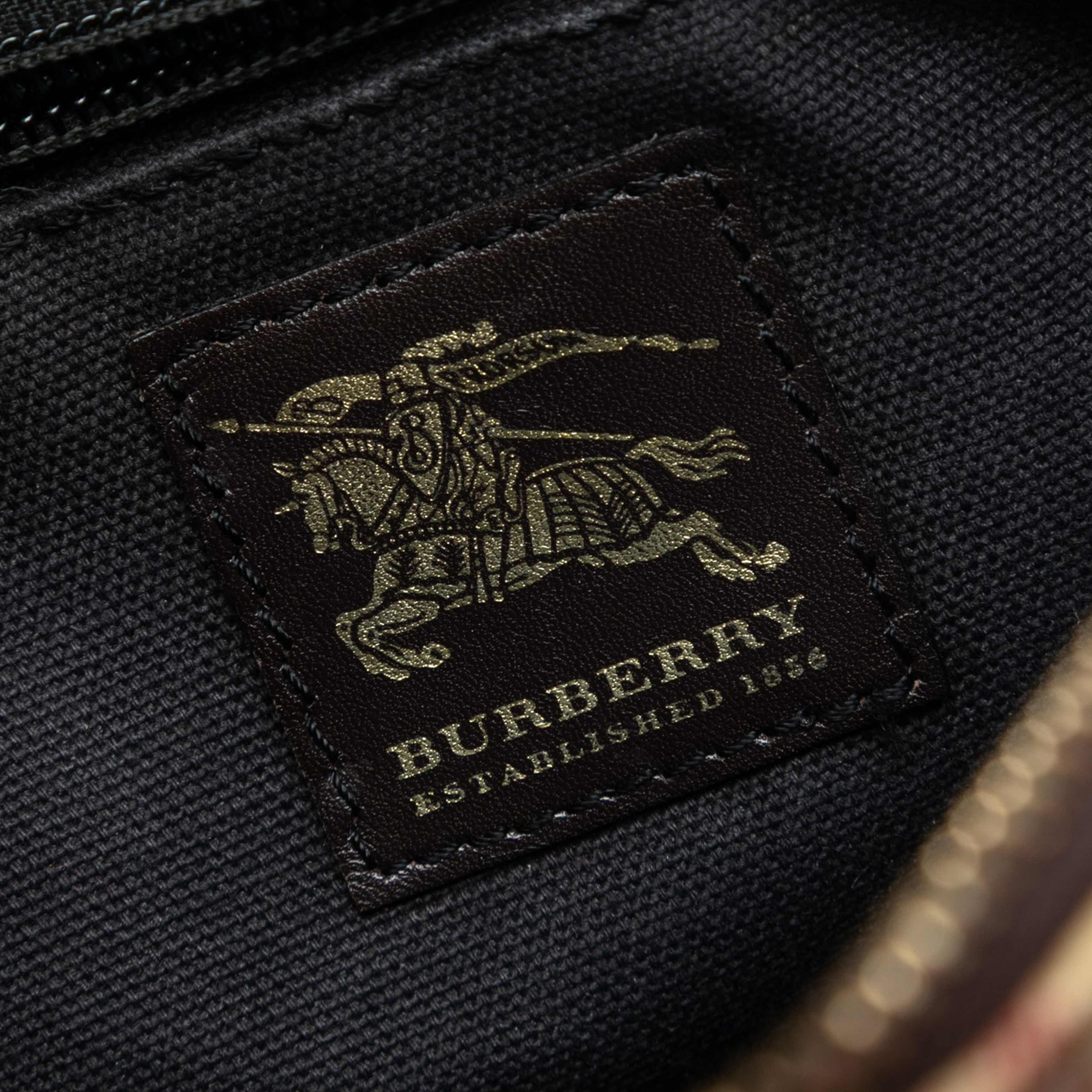 Burberry Haymarket Check Coated Canvas Crossbody, från Luxclusif, i färgen beige. Klicka för att öppna bilden i stort format