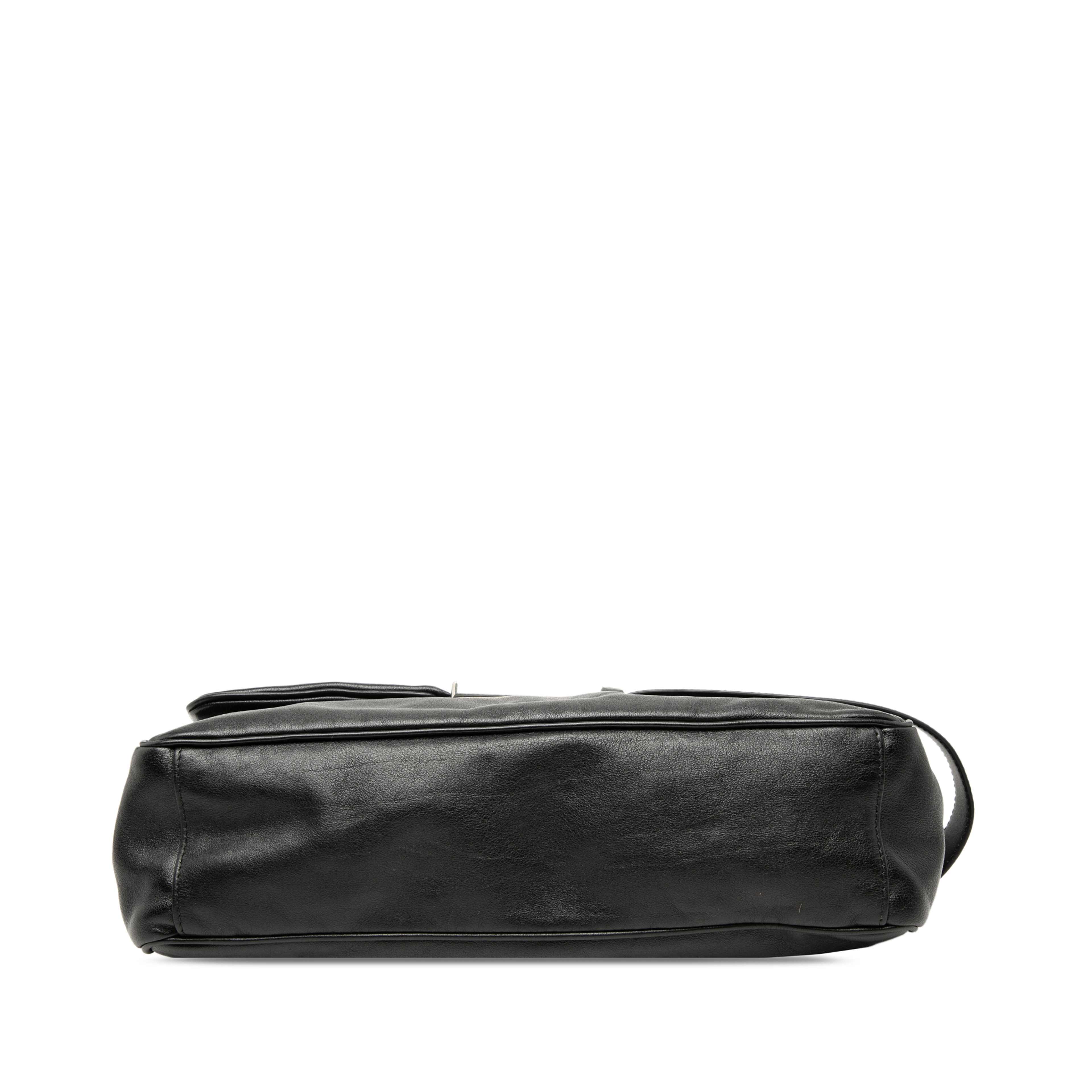 Balenciaga Medium Leather Modu Shoulder Bag, från Luxclusif, i färgen svart. Klicka för att öppna bilden i stort format