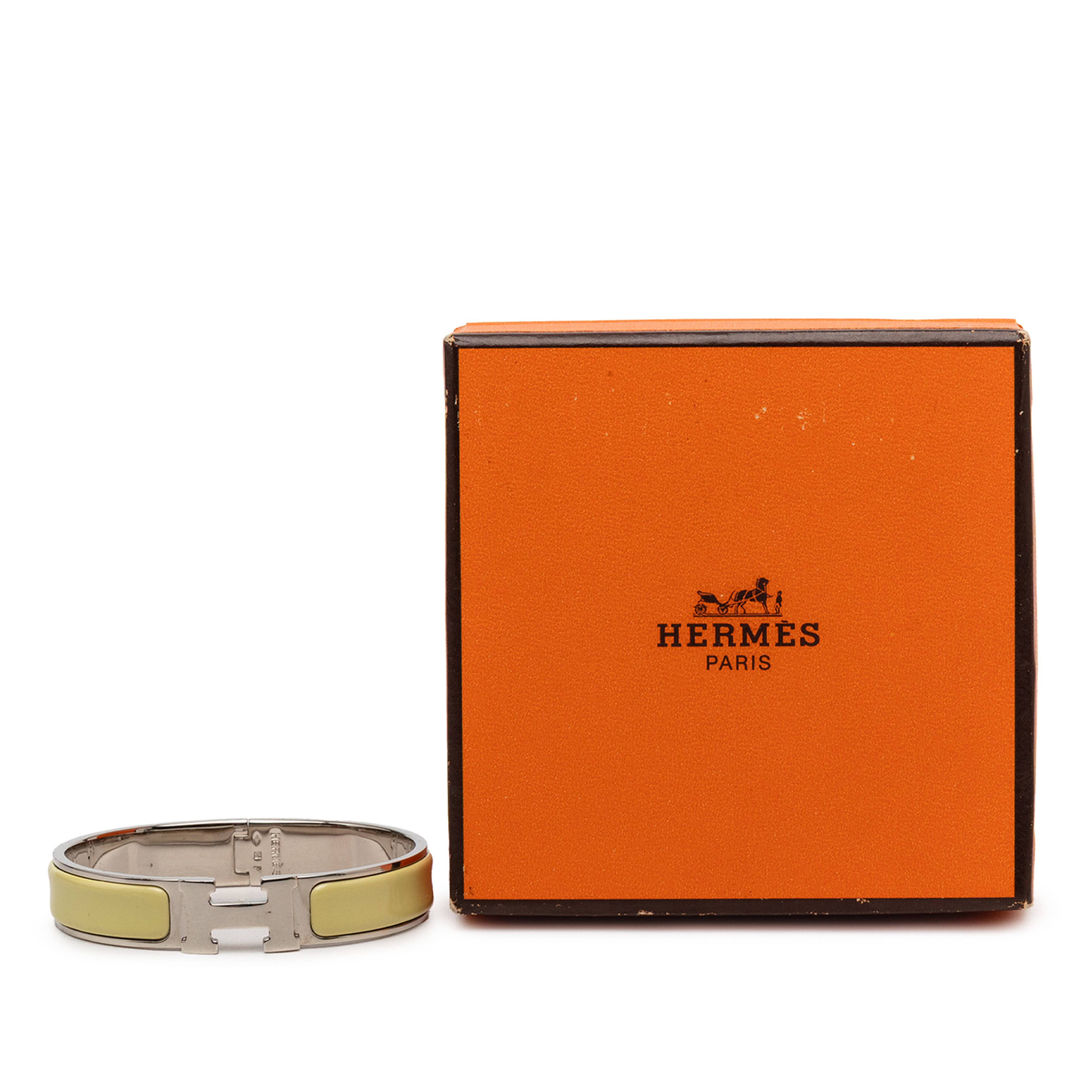 Hermès Narrow Enamel Clic H Bracelet Pm, från Luxclusif, i färgen gul. Klicka för att öppna bilden i stort format