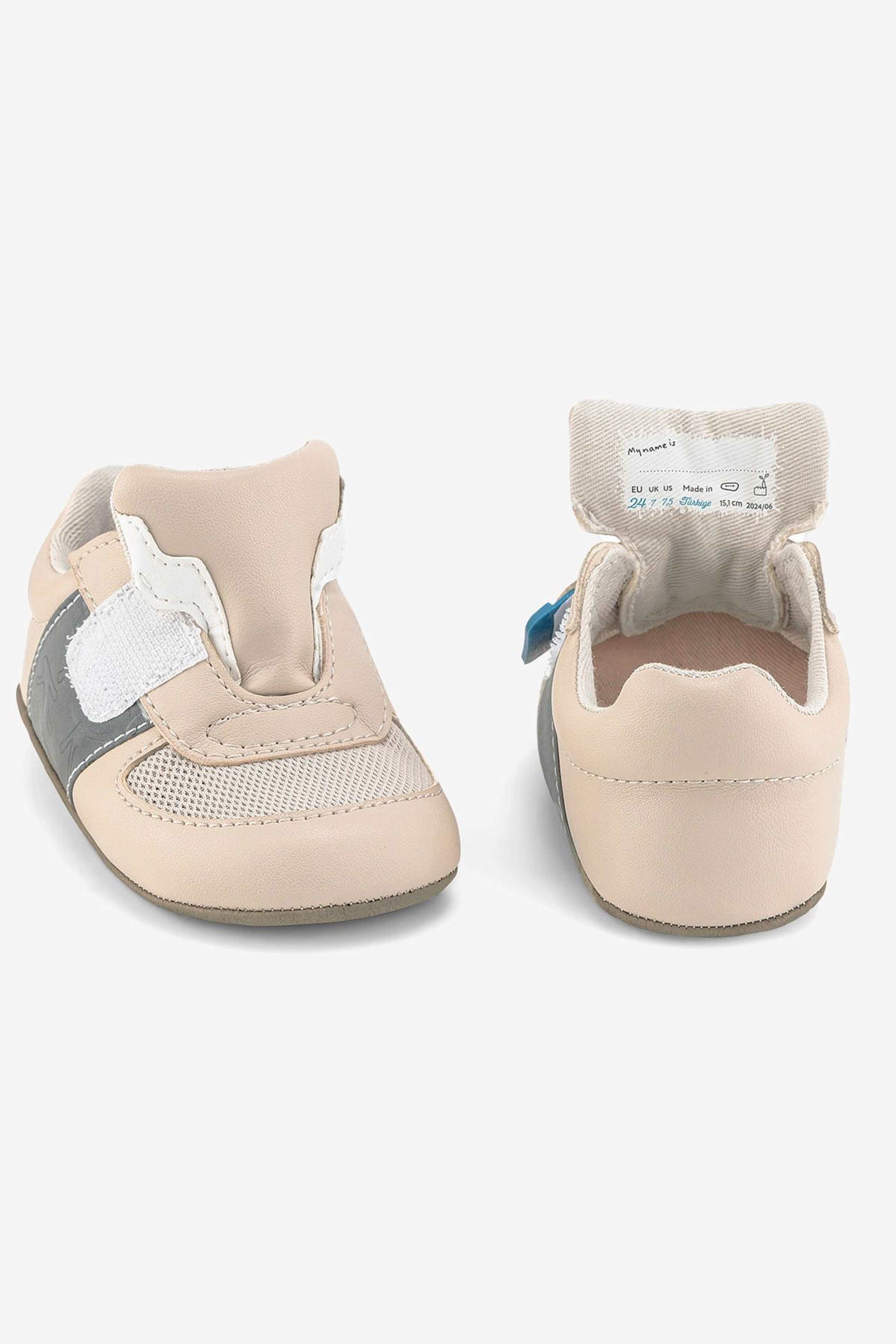 Hopfrög First Prime Barefoot, från Minimoca, i färgen cool beige. Klicka för att öppna bilden i stort format