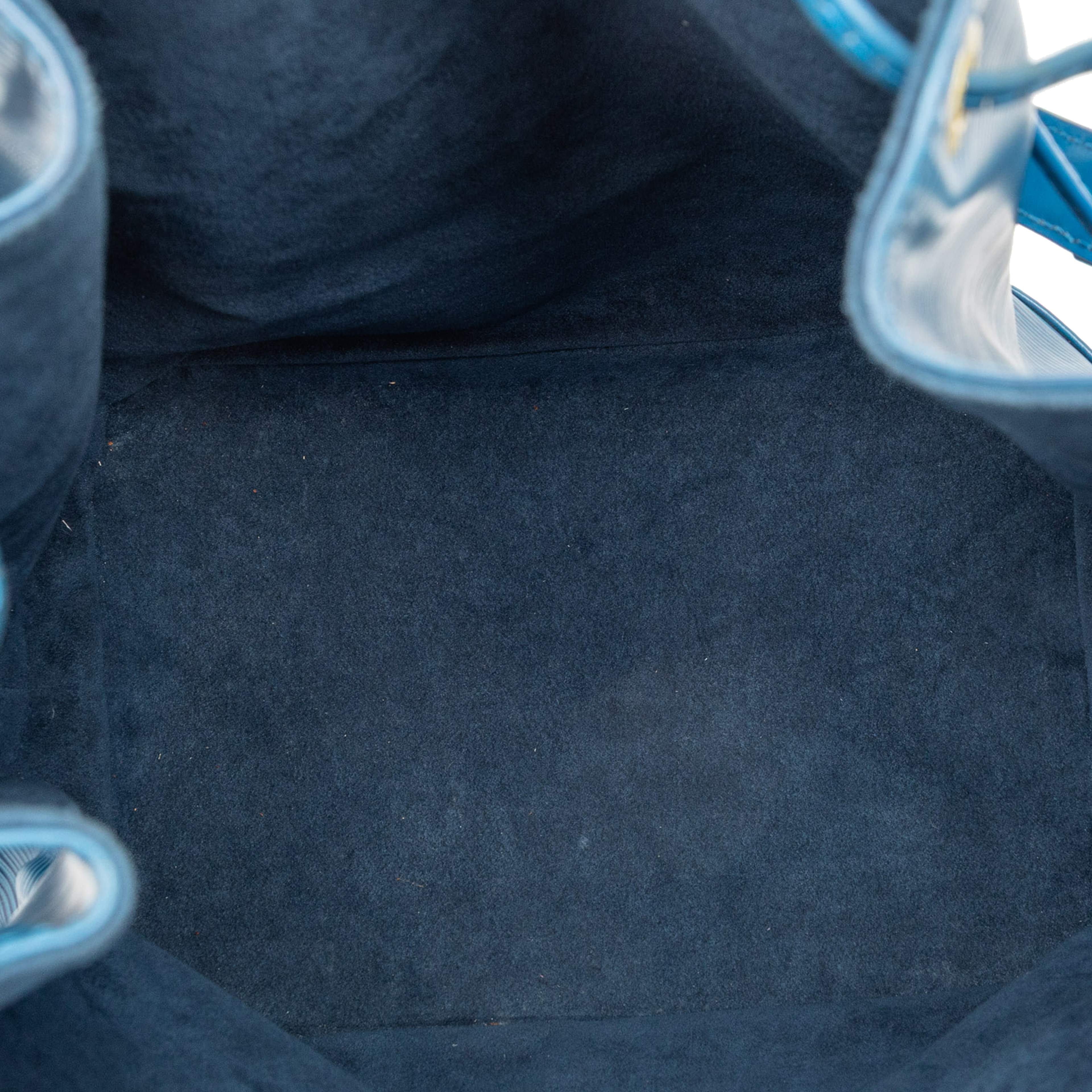 Louis Vuitton Epi Noe Gm, från Luxclusif, i färgen blue. Klicka för att öppna bilden i stort format